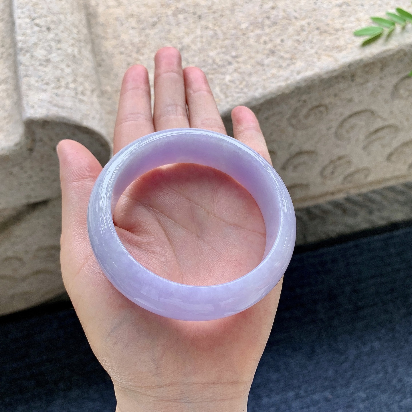 正圈58 59，圈口59/18.2/8.2，编码HJ081818，描述宽版，水润，种老，细腻，无裂。