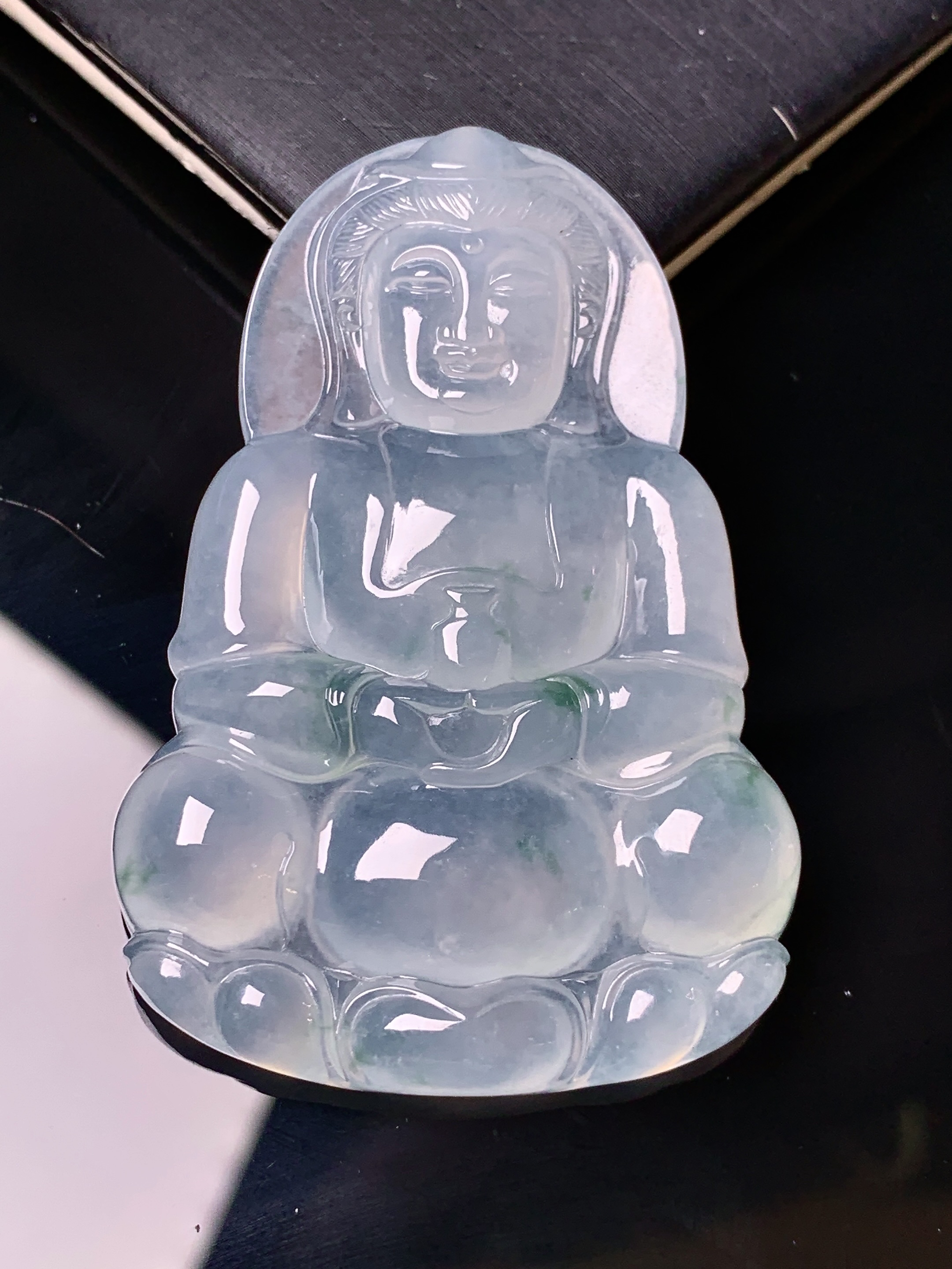 冰种观音菩萨吊坠 玉质细腻 色泽艳丽清新 水润亮眼 整体尺寸52.8*36*6.2 i2