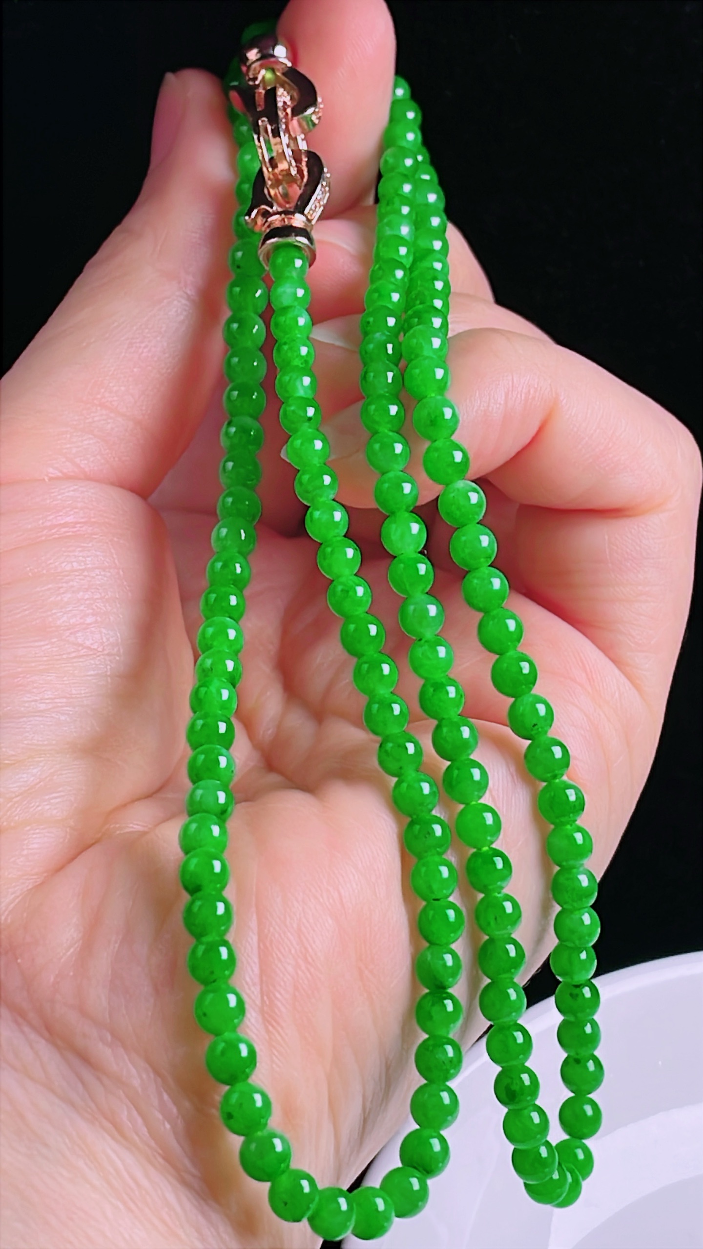 ️辣绿珠链珠串，老种起光，细底通透，尺寸：4.3mm0817