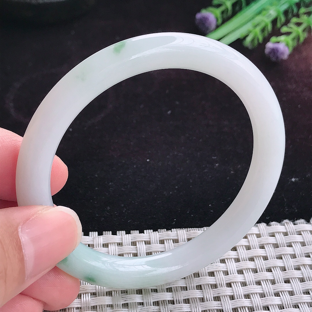 实拍A货翡翠54.5/8/8.3老坑精美冰润飘花圆条手镯天然玉镯平安镯女款