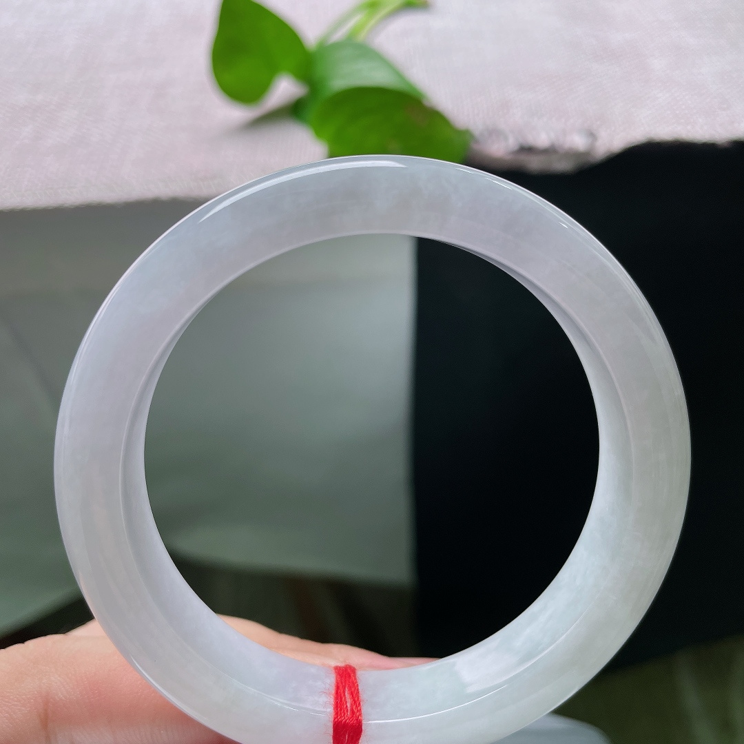 白月光正圈，晶体感，种老细腻水头足，通体匀净素白柔光。ss55869a