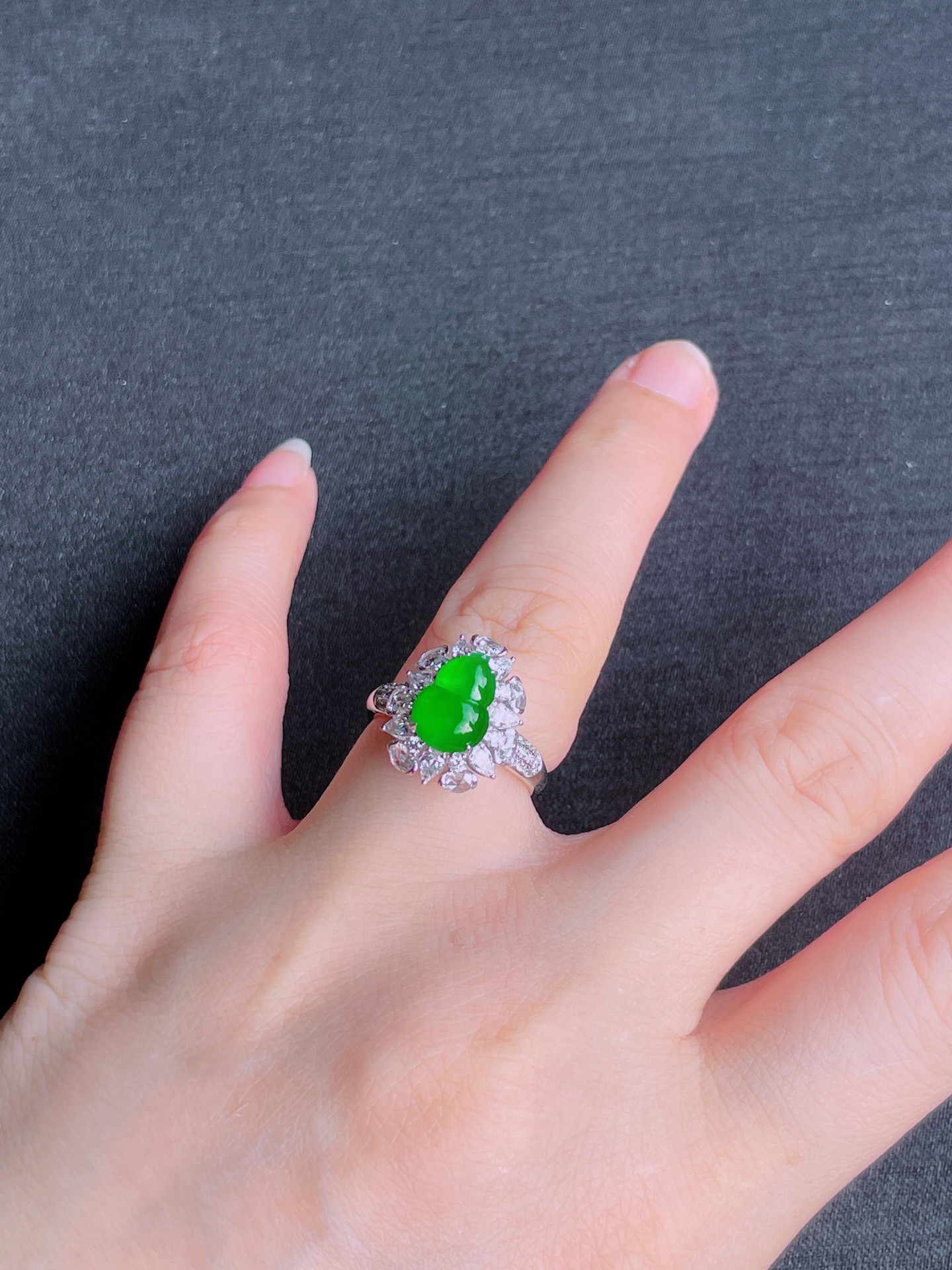 ️高冰绿葫芦戒指 晶莹剔透，新颖时尚，品相，10.5-7.5-4