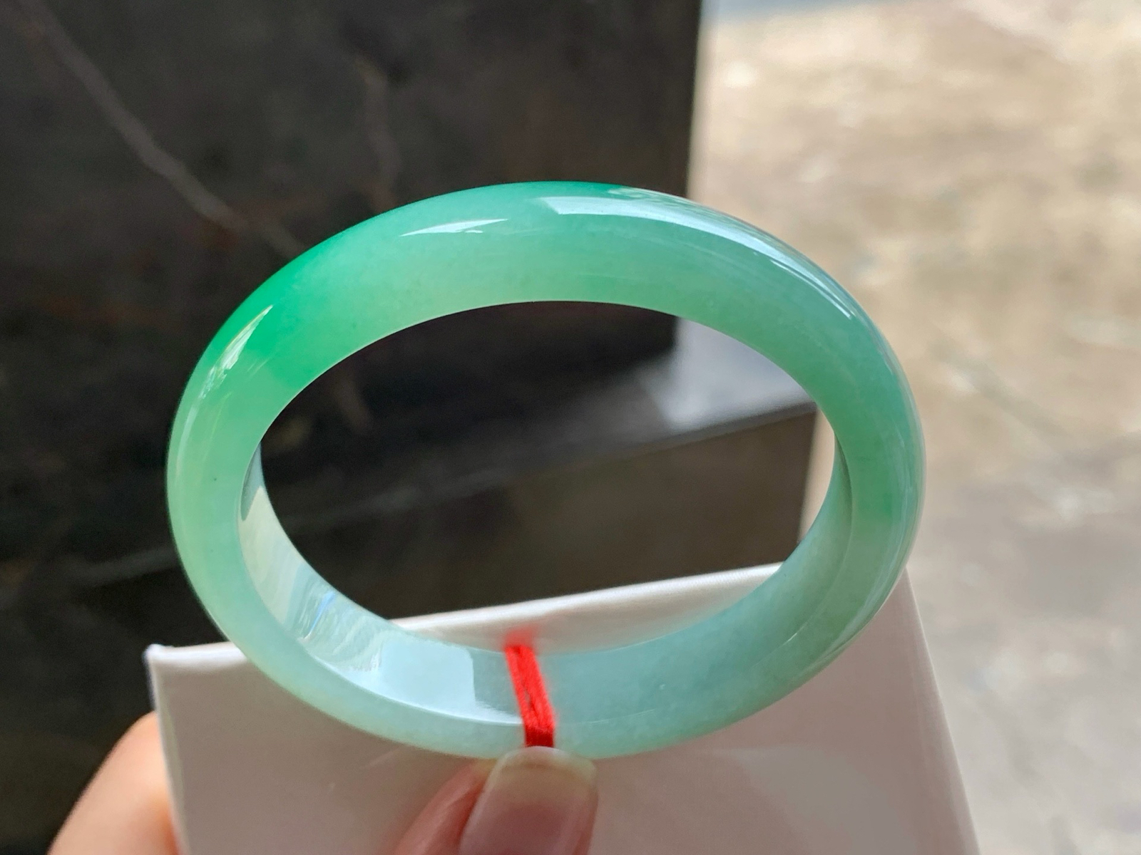 53.2-12-7.2
晴绿贵妃手镯^_^色阳 正圈51可以带