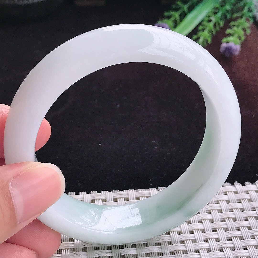 实拍A货翡翠56/15.8/9轮胎镯老坑秀气飘花手镯天然玉镯平安镯女款