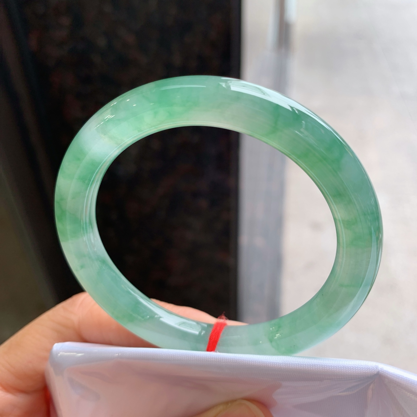 圆条冰飘绿 微细纹 尺寸：52.6/9 冰润