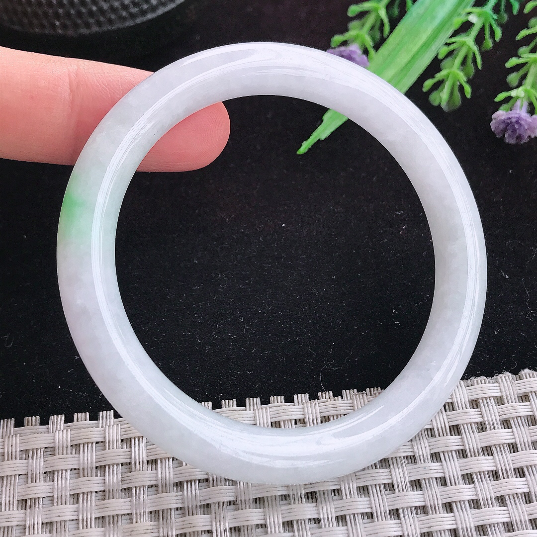 实拍A货翡翠54/8.2/8.5老坑秀气飘绿圆条手镯天然玉镯平安镯女款