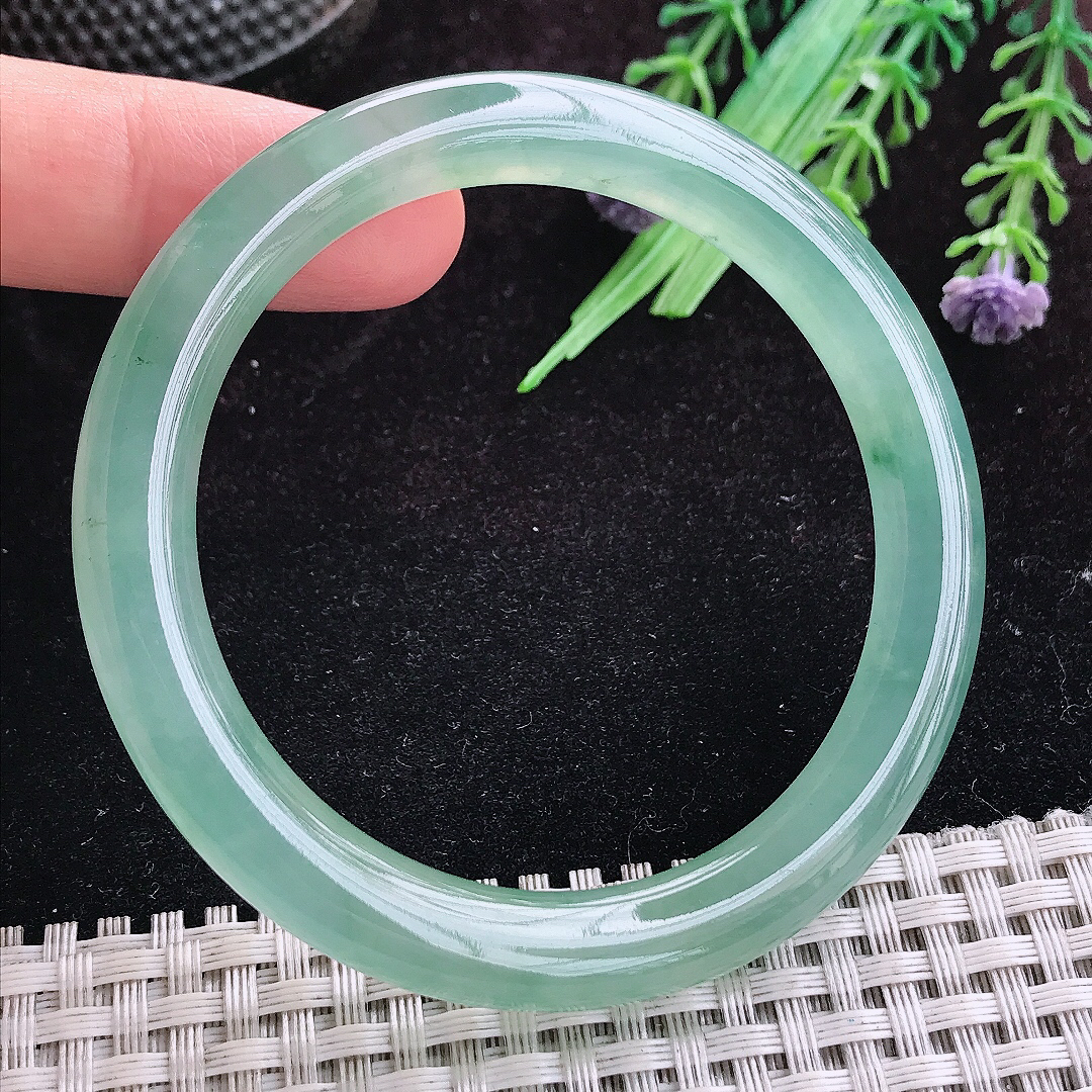 实拍A货翡翠54.5/8.3/8.7老坑冰胶果冻冰晴满绿圆条手镯天然玉镯平安镯女款