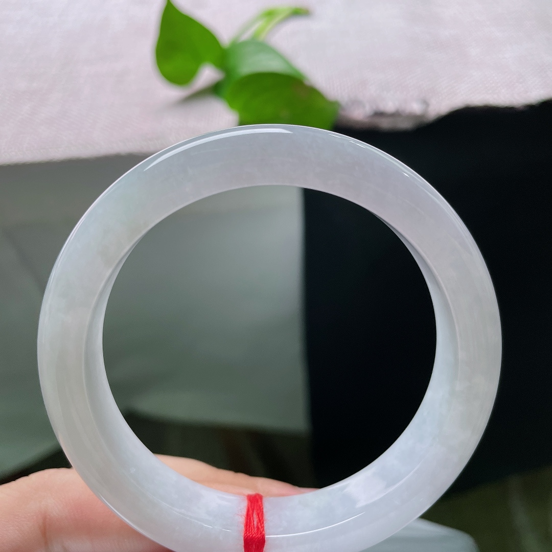 白月光正圈，晶体感，种老细腻水头足，通体匀净素白柔光。ss55869a