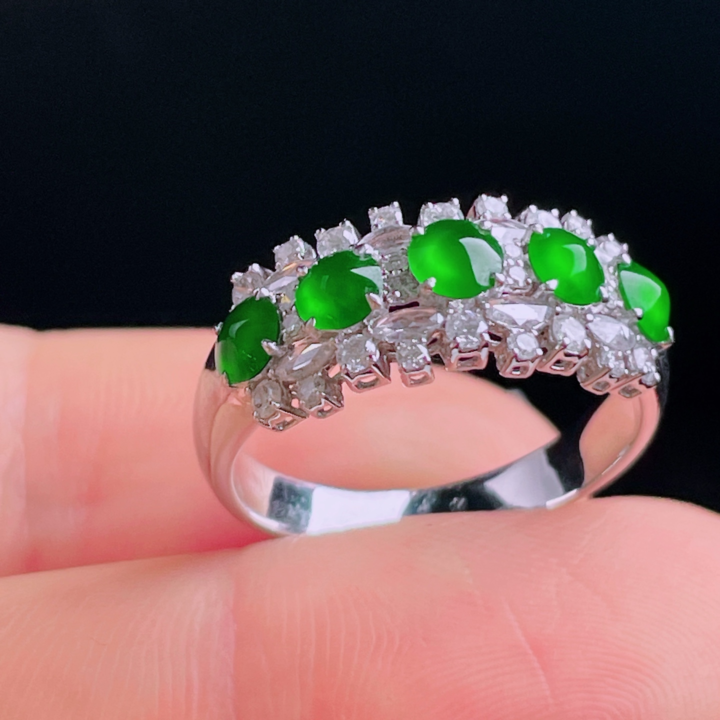 ️冰绿戒指，18k金镶嵌，老种起光，细底通透，尺寸：裸石3.8/3.8/2mm0817