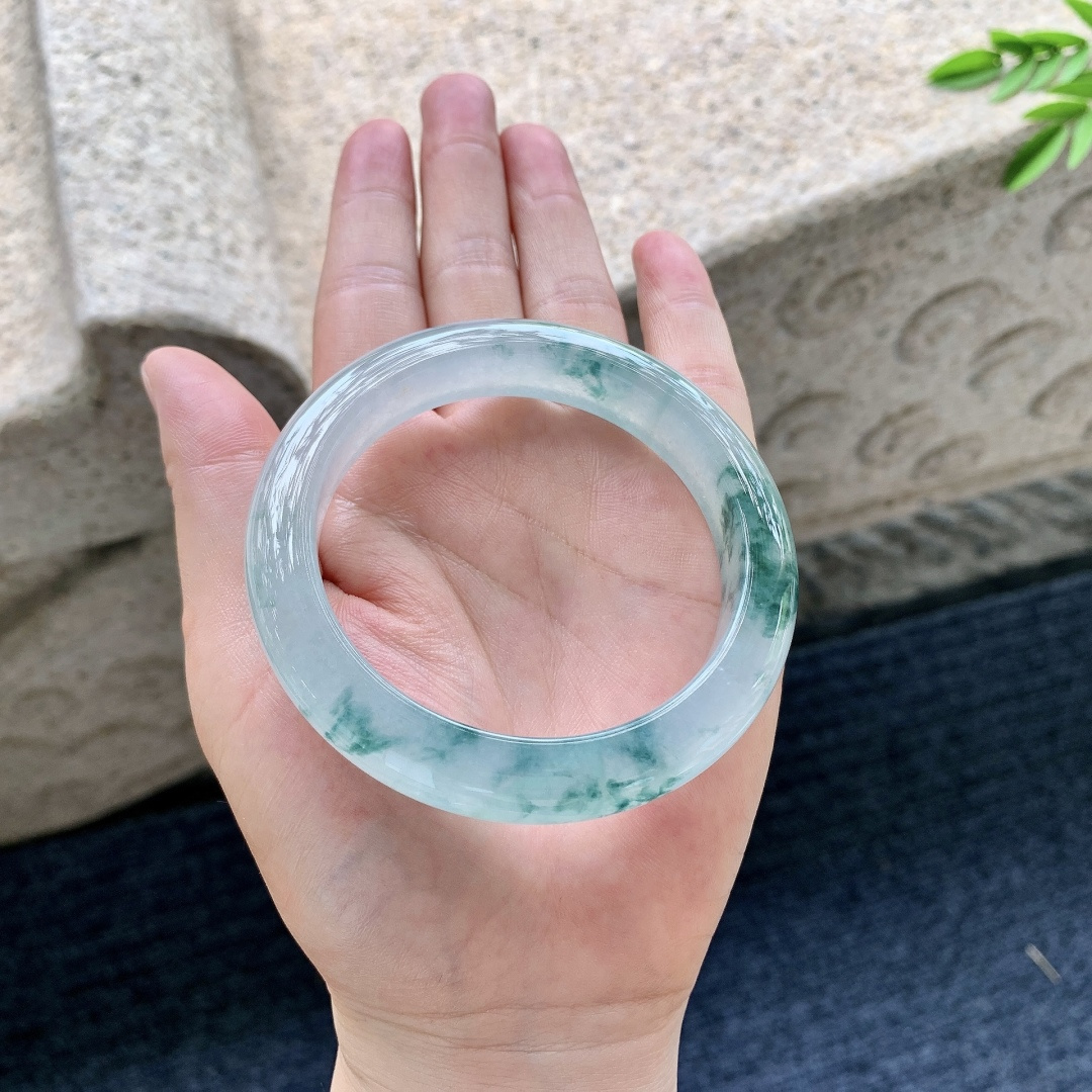 正圈57 57，圈口57/11.6/9.4，编码W6081623，冰飘花，清透，水润，种老，细腻，无裂。