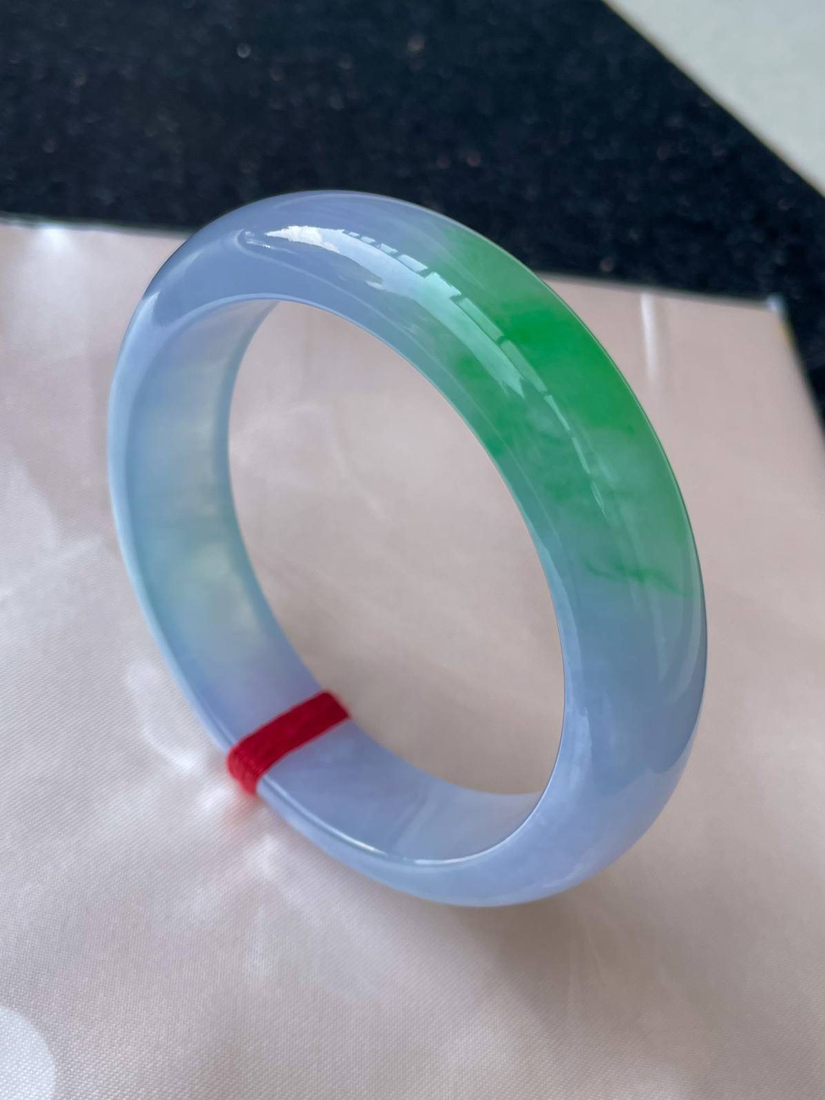 正圈57-58可戴，种老水足，尺寸15*8.7mm，春带彩正圈翡翠手镯
