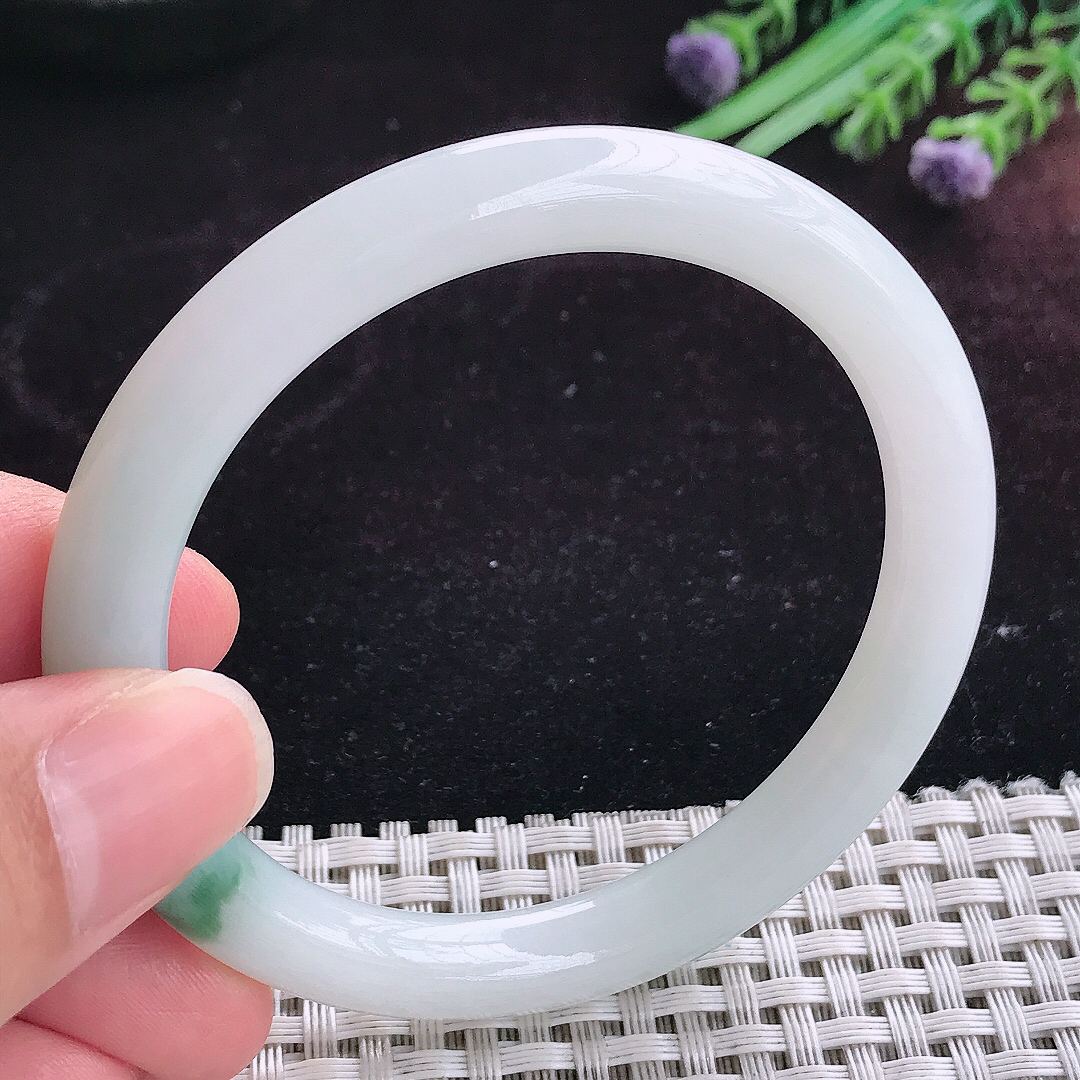 实拍A货翡翠54.5/8/8.3老坑精美冰润飘花圆条手镯天然玉镯平安镯女款