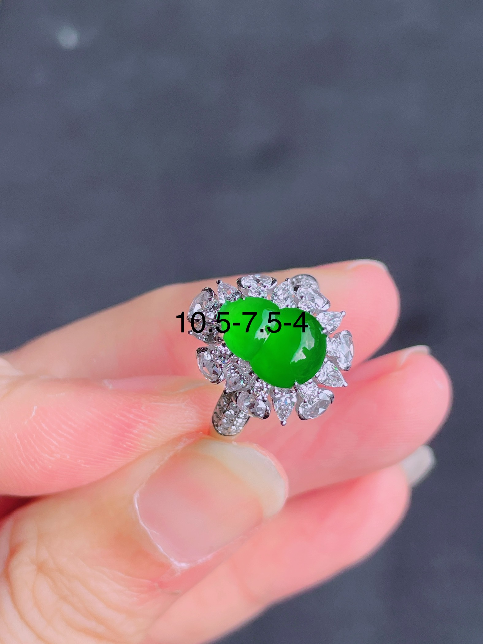 ️高冰绿葫芦戒指 晶莹剔透，新颖时尚，品相，10.5-7.5-4
