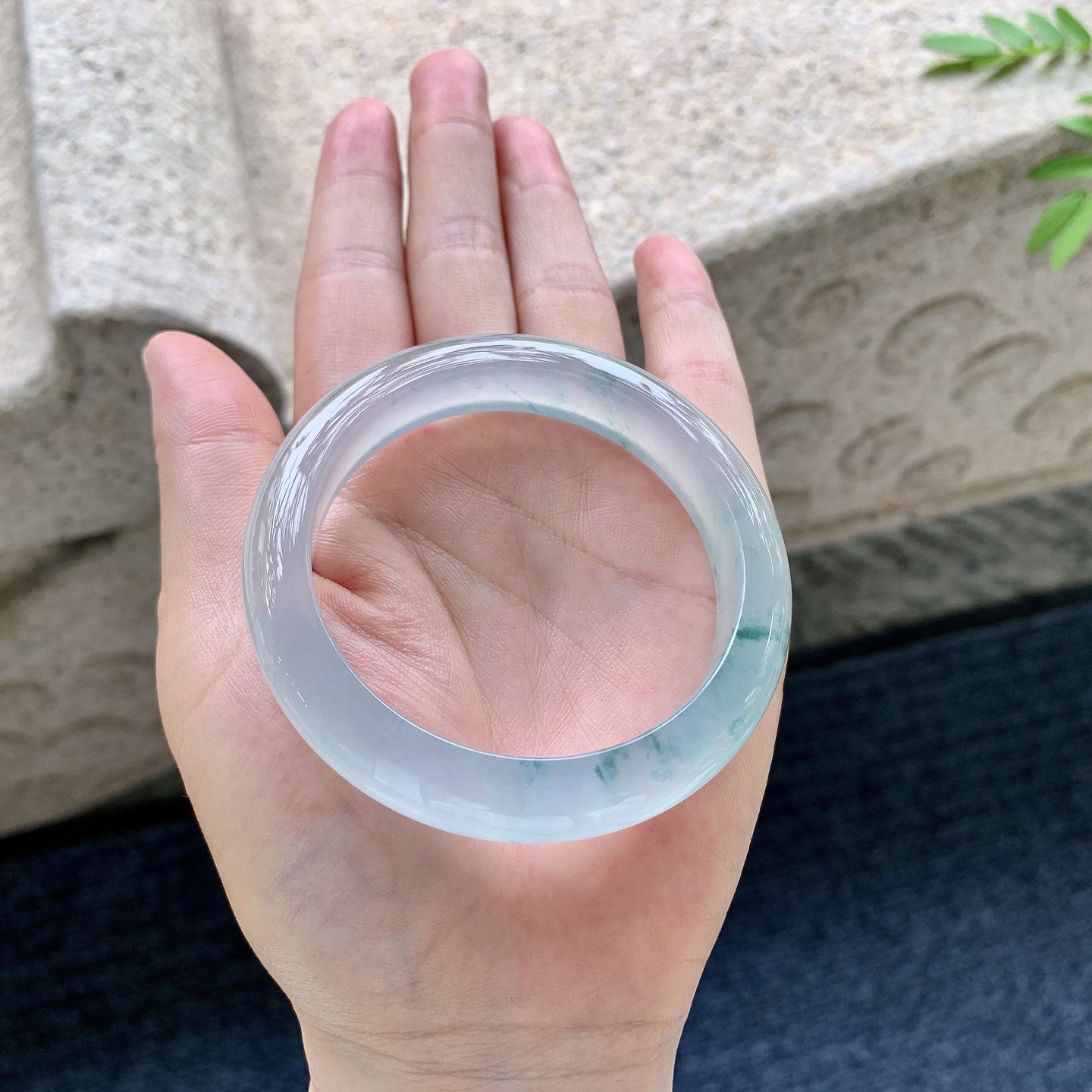 正圈53 54，圈口53.8/11.6/8.3，编码HT081804，冰飘花，水润，种老，细腻，打灯有絮线