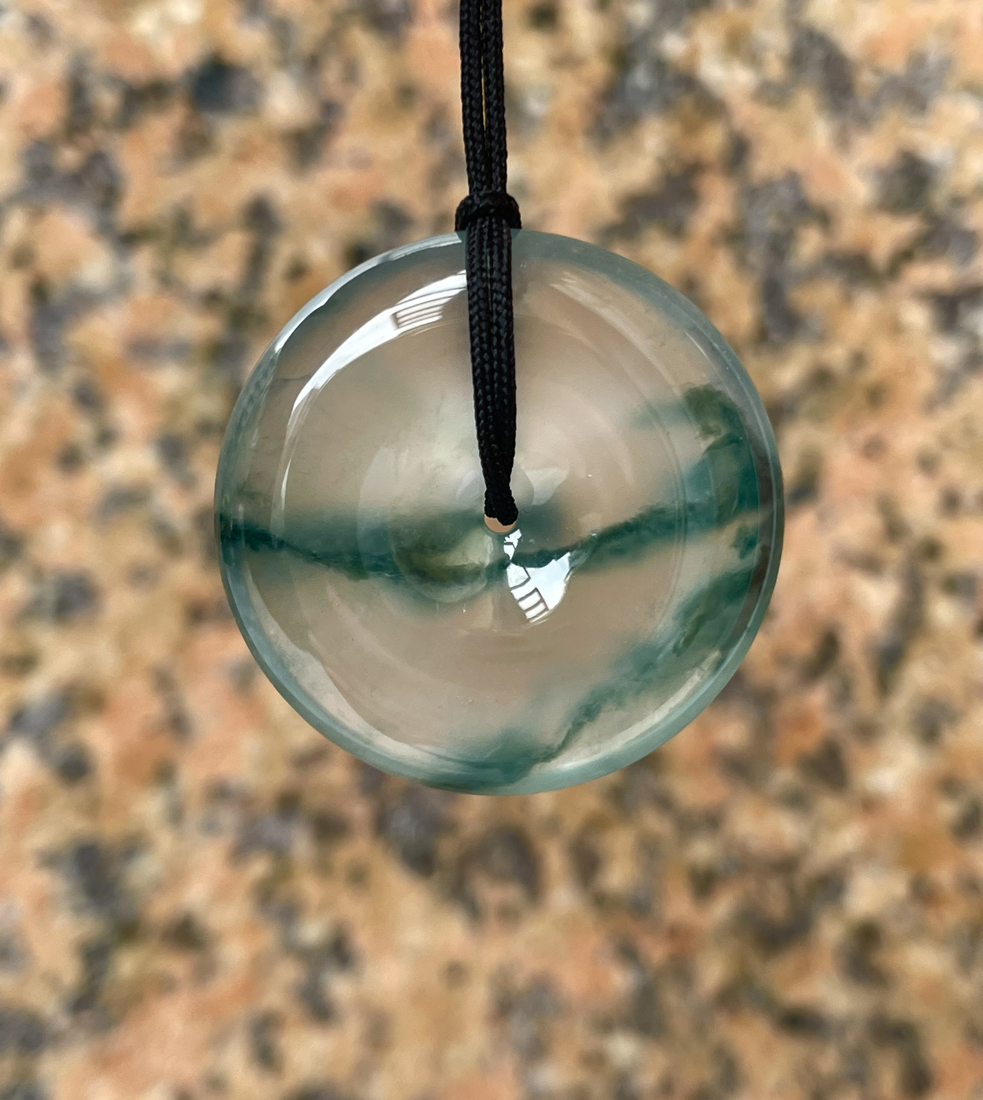 【玻璃种飘花平安扣】质地非常细腻，冰润十足，种老冰透，花色灵动，收藏品质