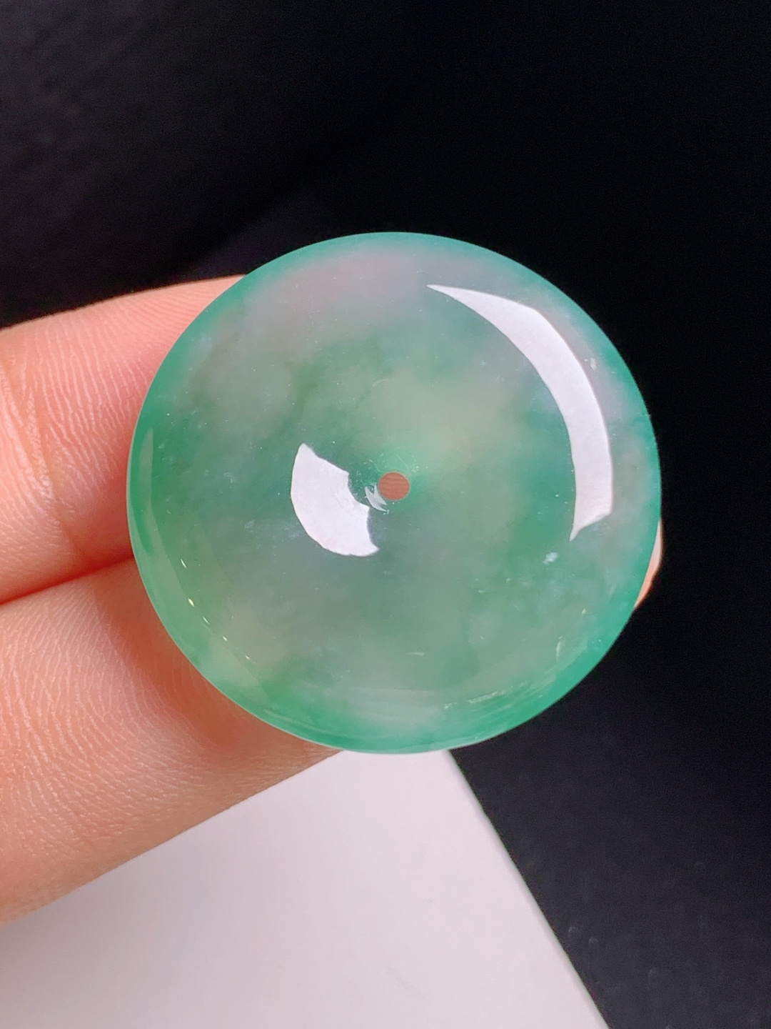 ️ 冰种飘绿平安扣，胶感十足，绿意柔和，寓意圆满