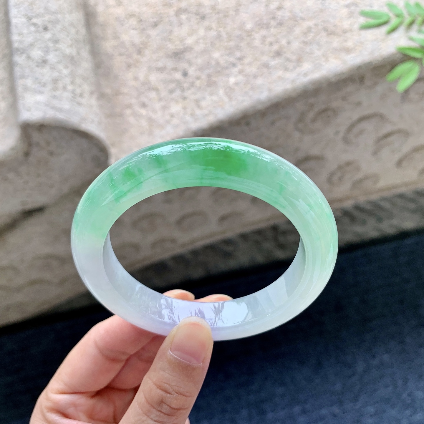 正圈55 56，圈口56.6/12/9.7，编码G9081627，描述冰糯春彩，水润，种老，细腻，打灯有絮线
