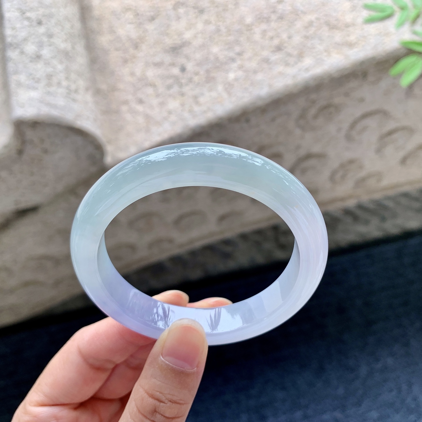 正圈52 53，圈口53.2/11.4/8，编码C11081719，描述糯冰春彩，水润，种老，细腻，打灯有棉线