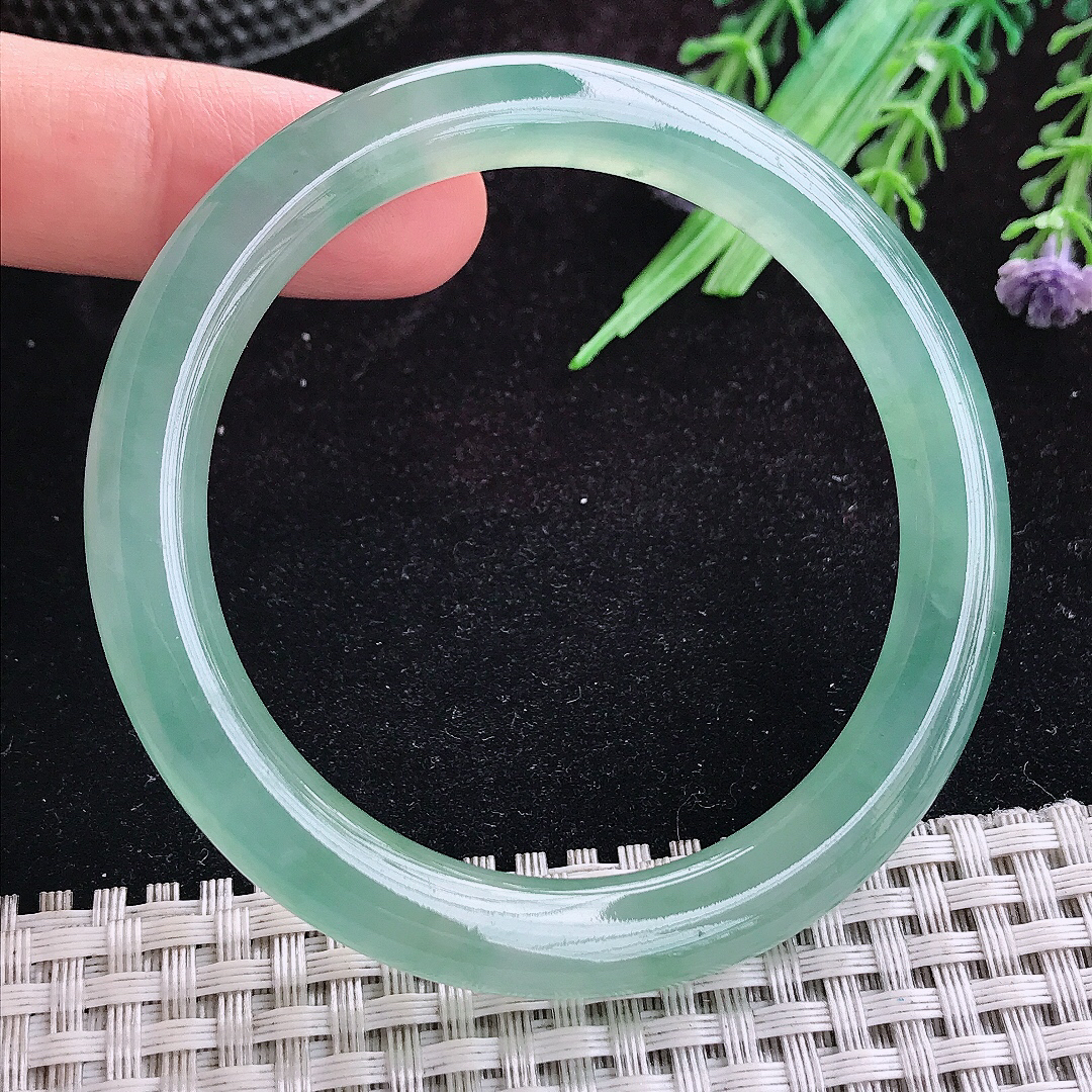 实拍A货翡翠54.5/8.3/8.7老坑冰胶果冻冰晴满绿圆条手镯天然玉镯平安镯女款