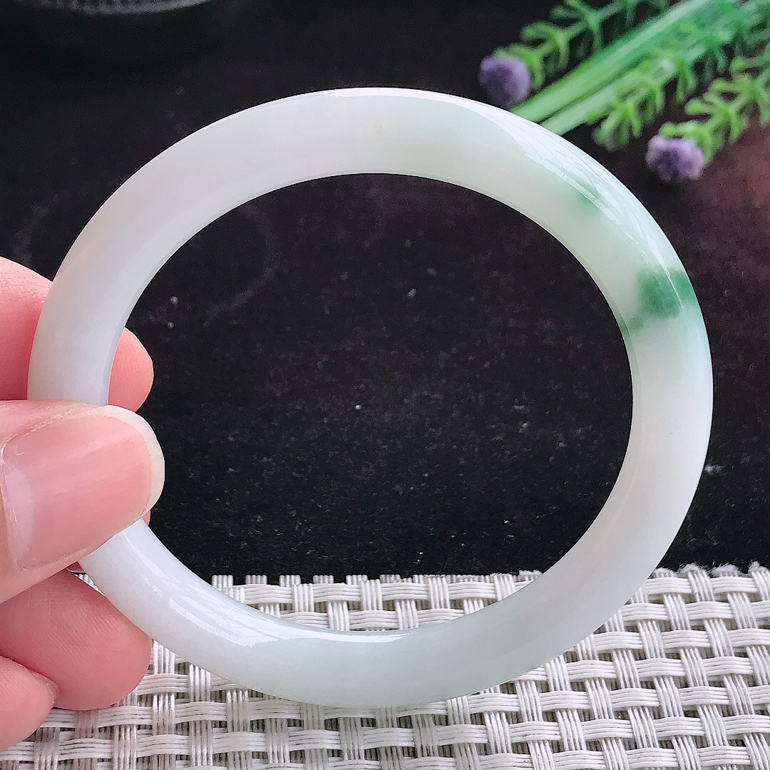 实拍A货翡翠54.5/8/8.3老坑精美冰润飘花圆条手镯天然玉镯平安镯女款