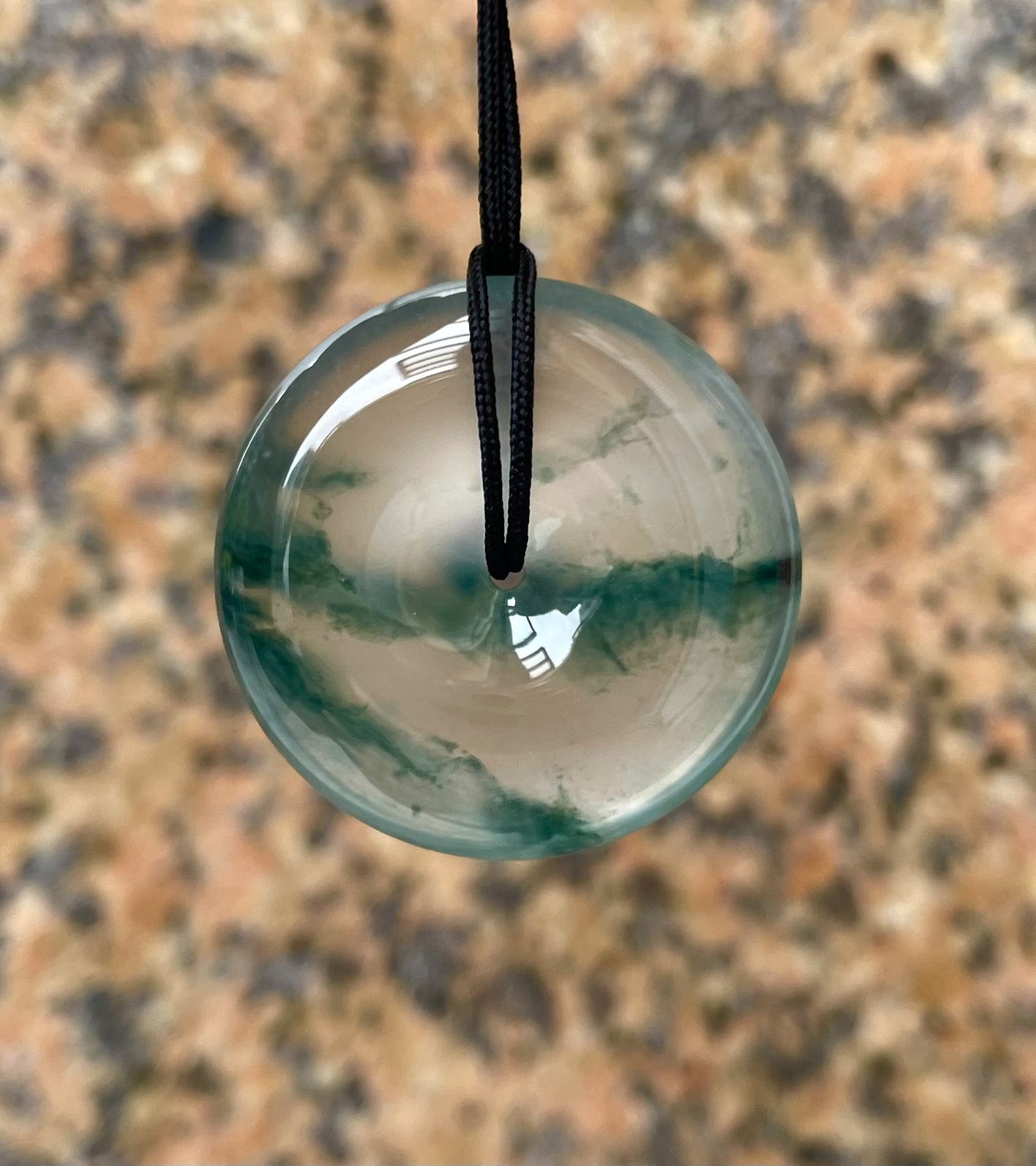 【玻璃种飘花平安扣】质地非常细腻，冰润十足，种老冰透，花色灵动，收藏品质