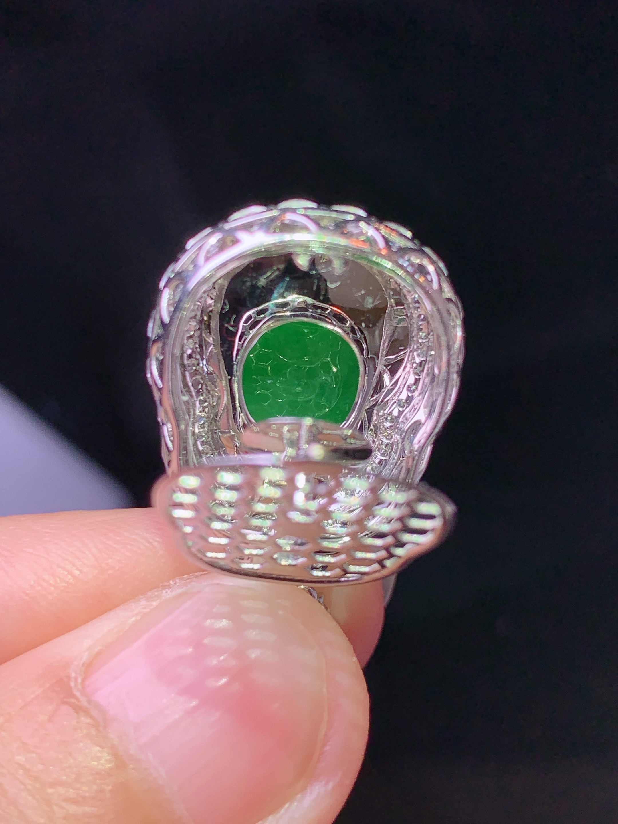 18k金钻镶嵌满绿葫芦吊坠 玉质细腻 色泽艳丽清新 水润亮眼 整体尺寸29*16.2*10.2 h1