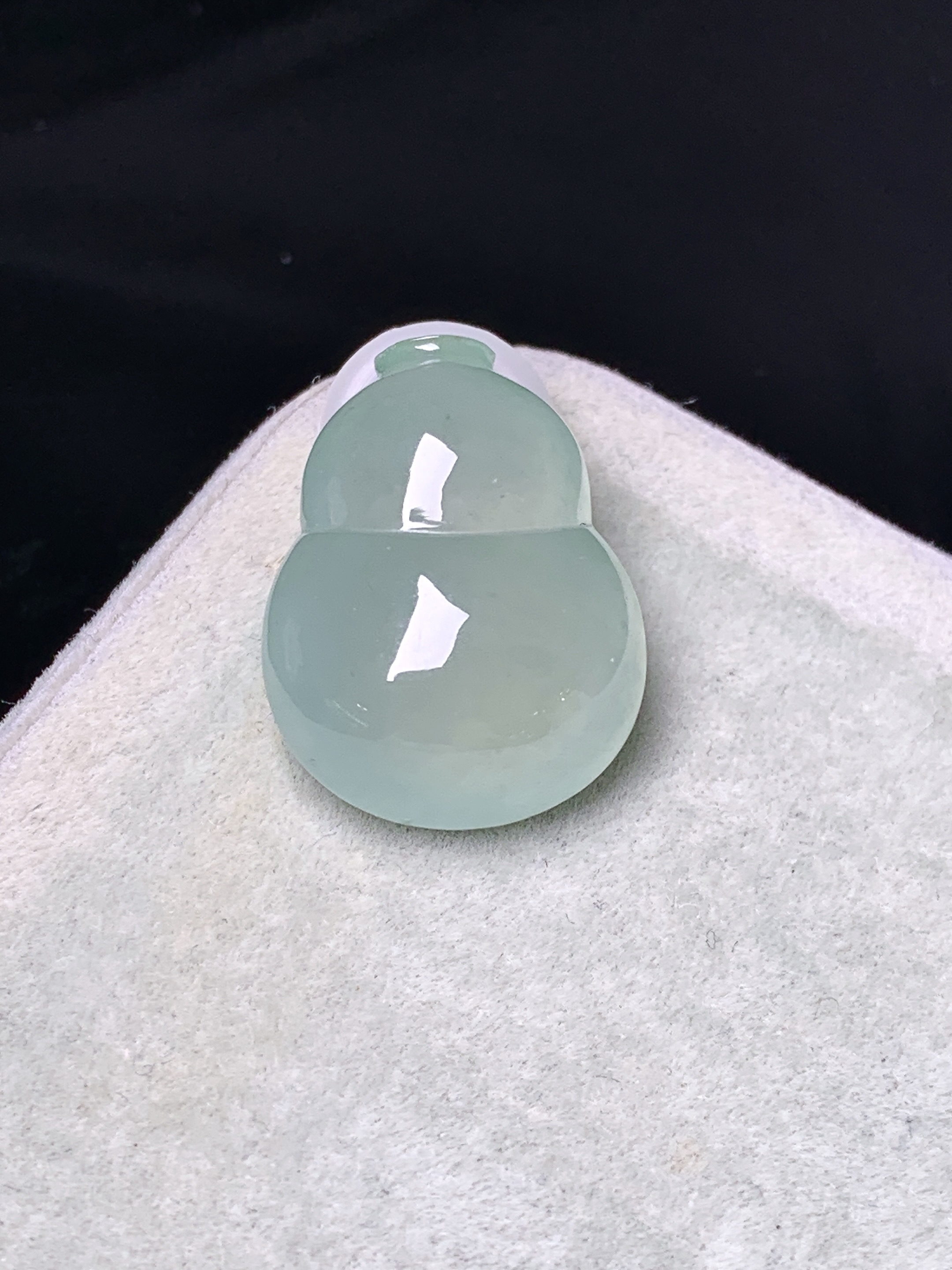 冰种葫芦吊坠 玉质细腻 色泽艳丽清新 水润亮眼 整体尺寸19.6*15*8.6 y2
