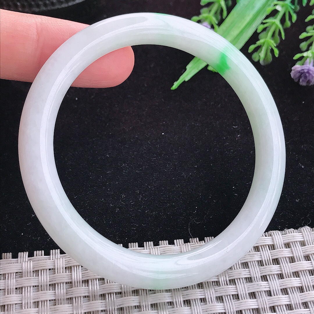 实拍A货翡翠54.5/7.7/8.2老坑冰润飘绿圆条手镯天然玉镯叮当镯女款