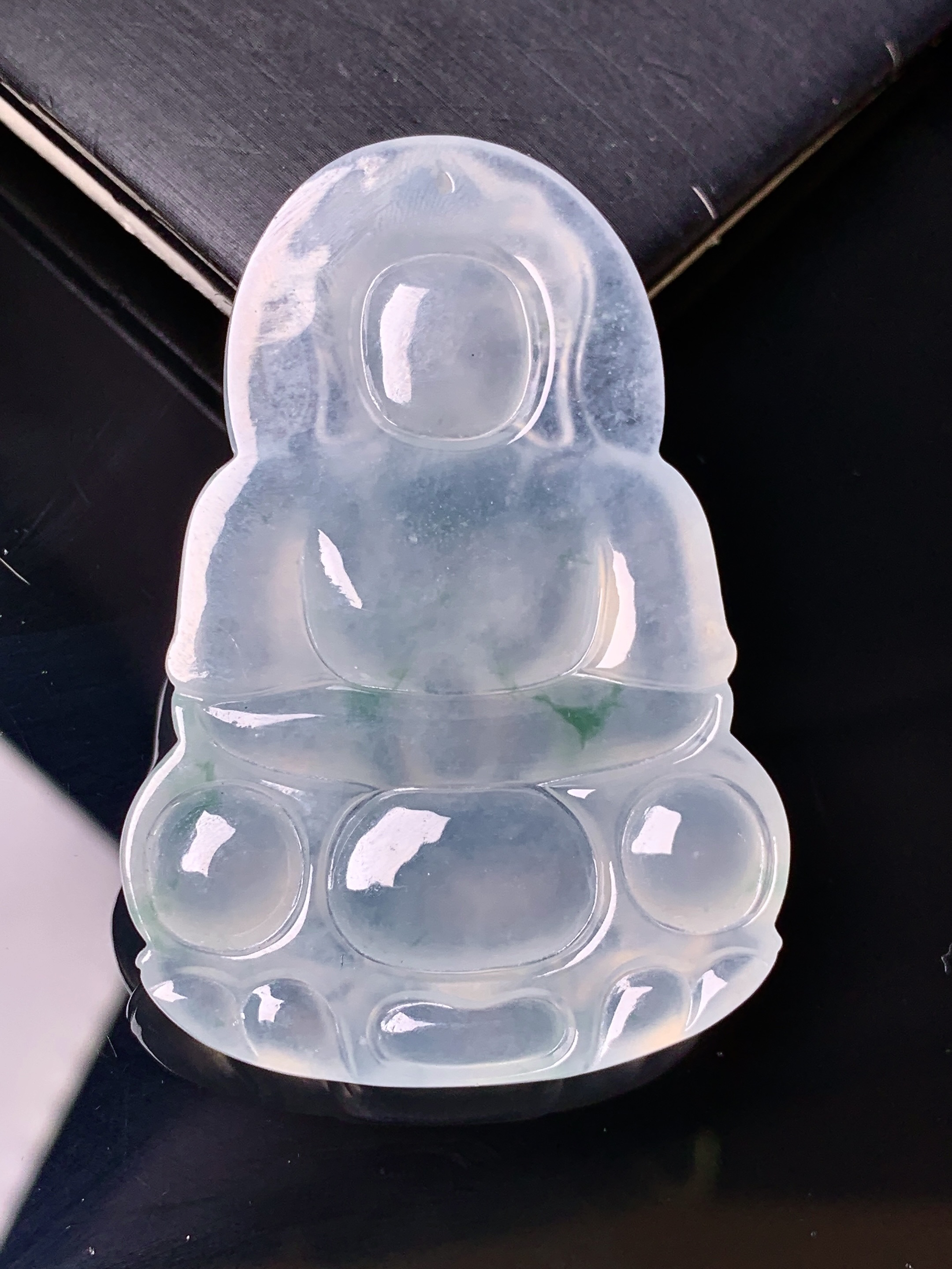 冰种观音菩萨吊坠 玉质细腻 色泽艳丽清新 水润亮眼 整体尺寸52.8*36*6.2 i2