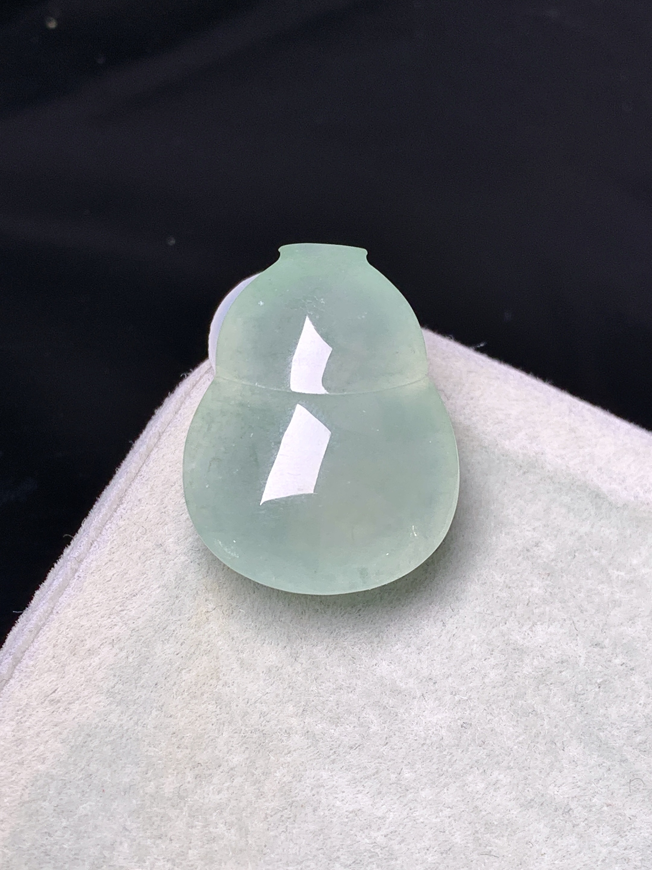 冰种葫芦吊坠 玉质细腻 色泽艳丽清新 水润亮眼 整体尺寸19.6*15*8.6 y2