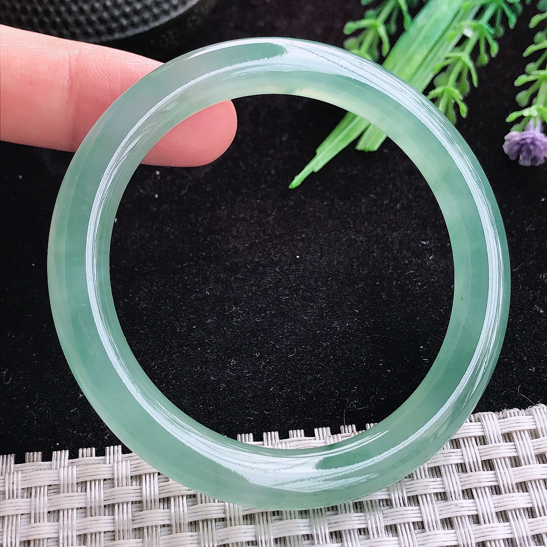 实拍A货翡翠54.5/8.3/8.7老坑冰胶果冻冰晴满绿圆条手镯天然玉镯平安镯女款