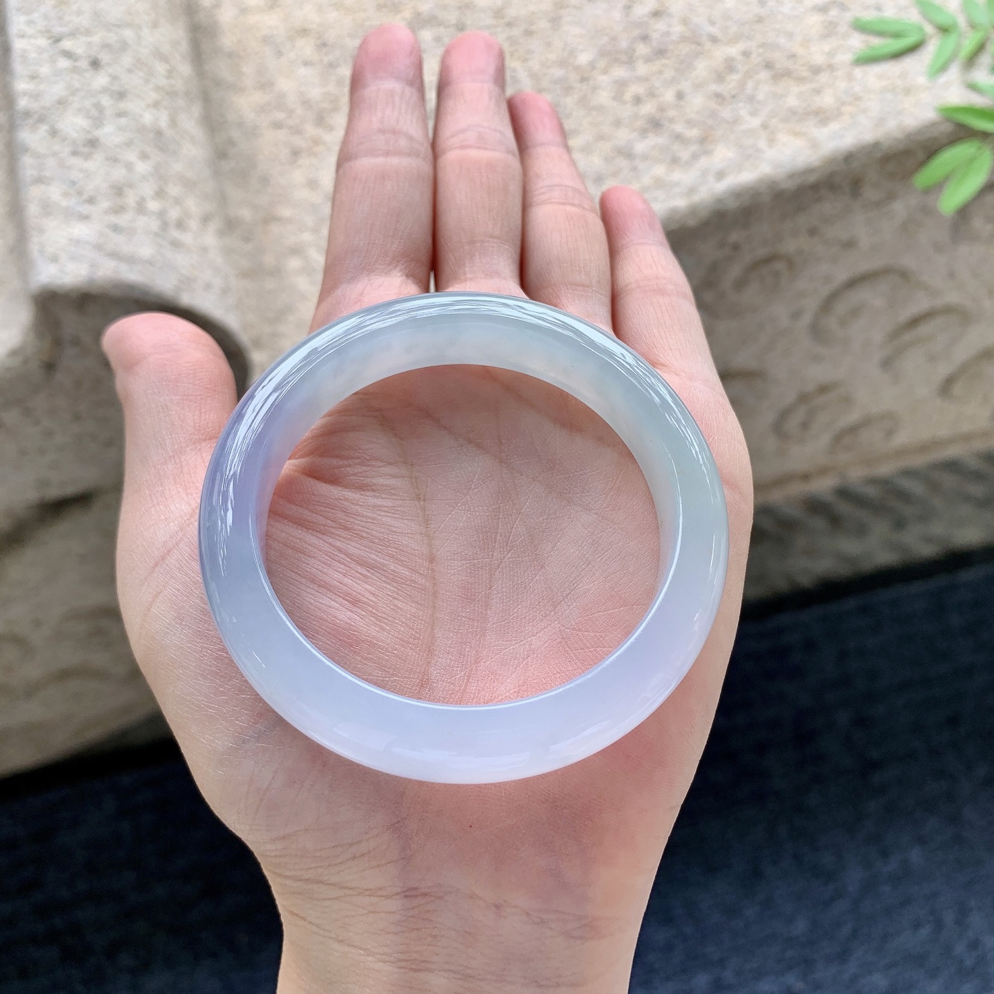 正圈52 53，圈口53.2/11.4/8，编码C11081719，描述糯冰春彩，水润，种老，细腻，打灯有棉线