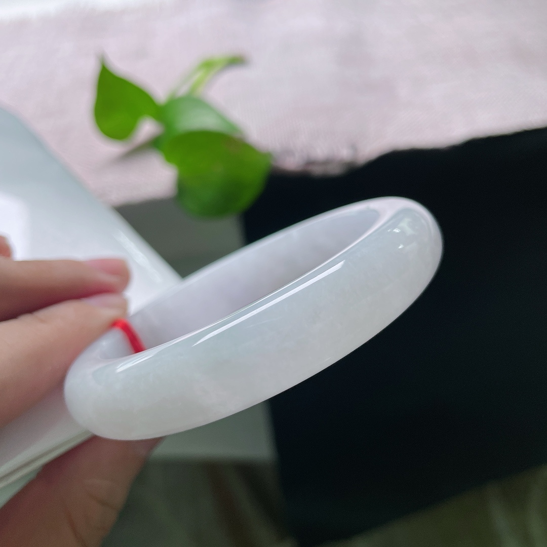 白月光正圈，晶体感，种老细腻水头足，通体匀净素白柔光。ss55869a