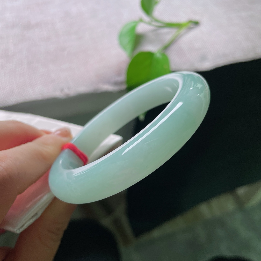 58/12.4/8.8，蓝底正圈，清秀，婉约动人，青出于蓝，落落大方，无裂，ss57045a