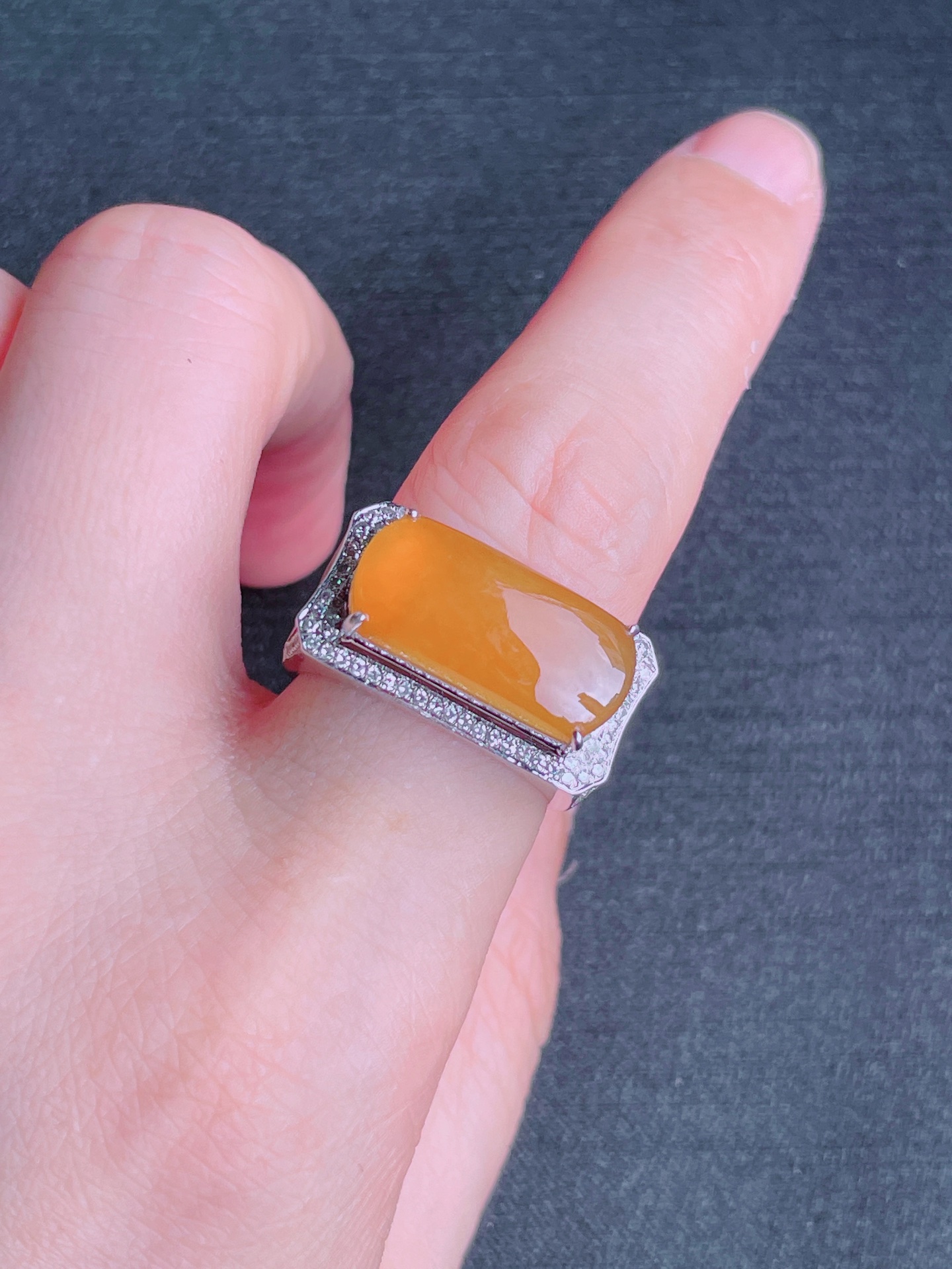 ️高冰黄翡马鞍戒指 晶莹剔透，新颖时尚，品相，19-9-4