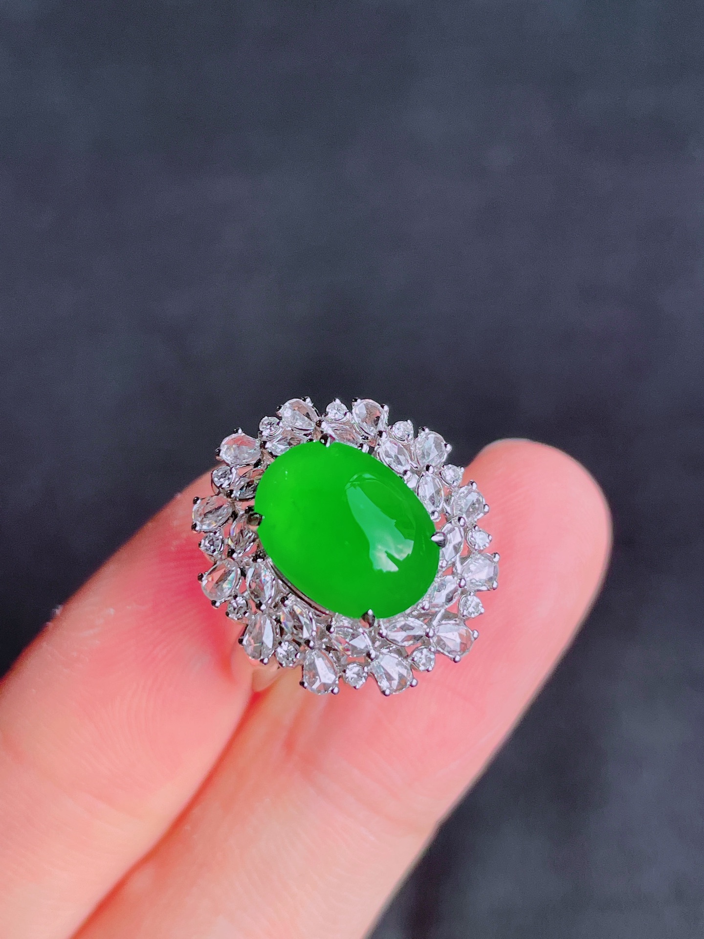 高冰绿蛋面戒指 晶莹剔透，新颖时尚，品相，11-8.5-4