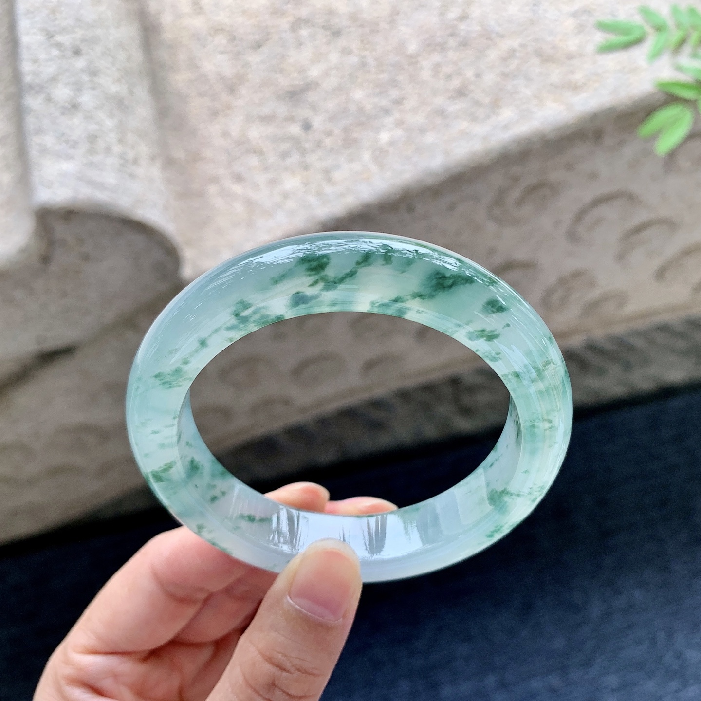 正圈55 56，圈口56.2/12.8/9.5，编码W6081725，冰飘花，清透，水润，种老，细腻，无裂。