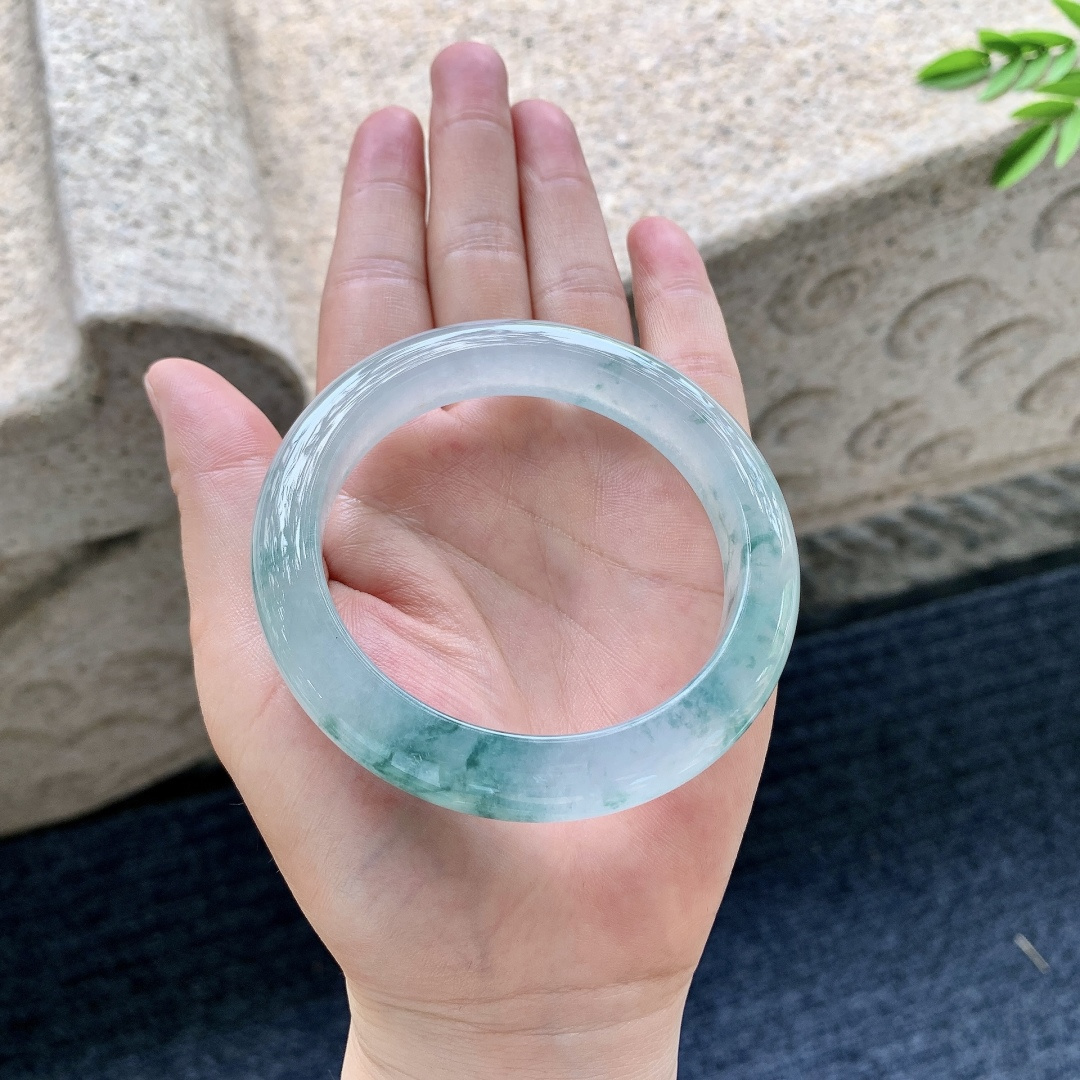 正圈57 57，圈口57/11.6/9.4，编码W6081623，冰飘花，清透，水润，种老，细腻，无裂。