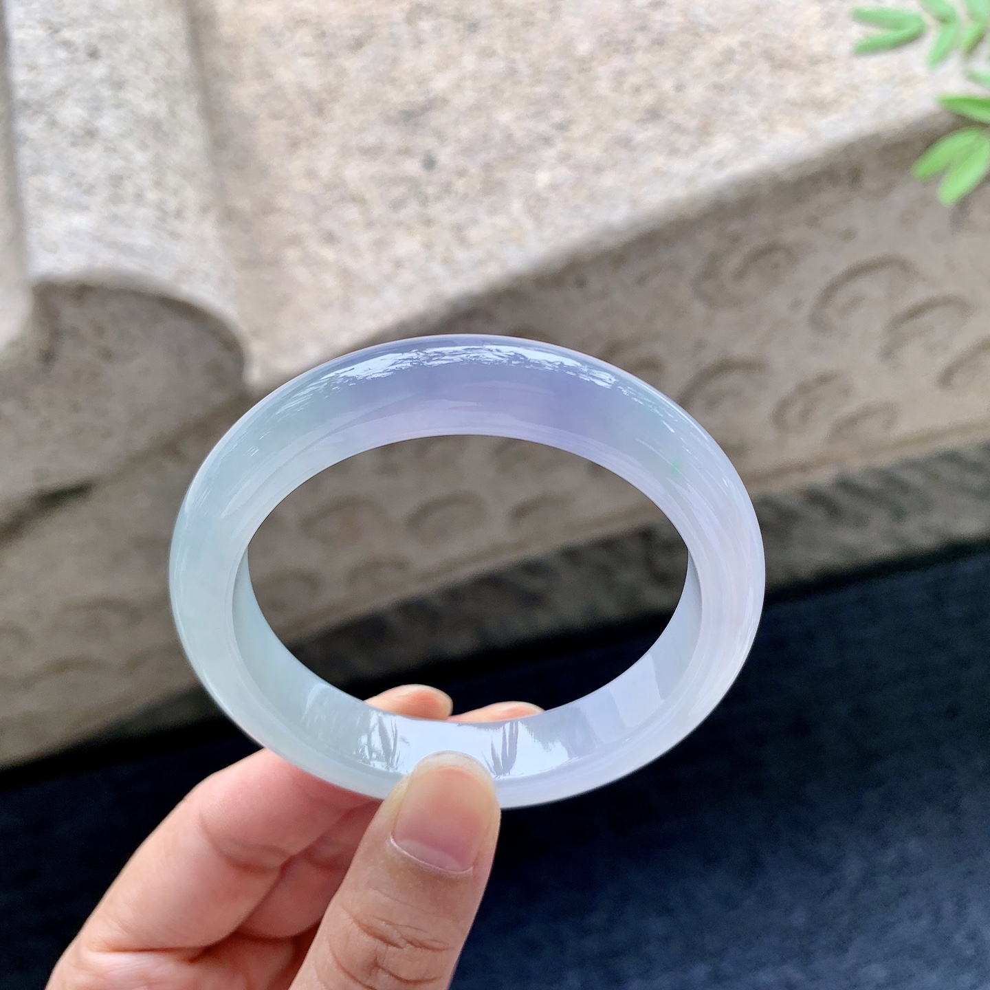 正圈52 53，圈口53.2/11.4/8，编码C11081719，描述糯冰春彩，水润，种老，细腻，打灯有棉线