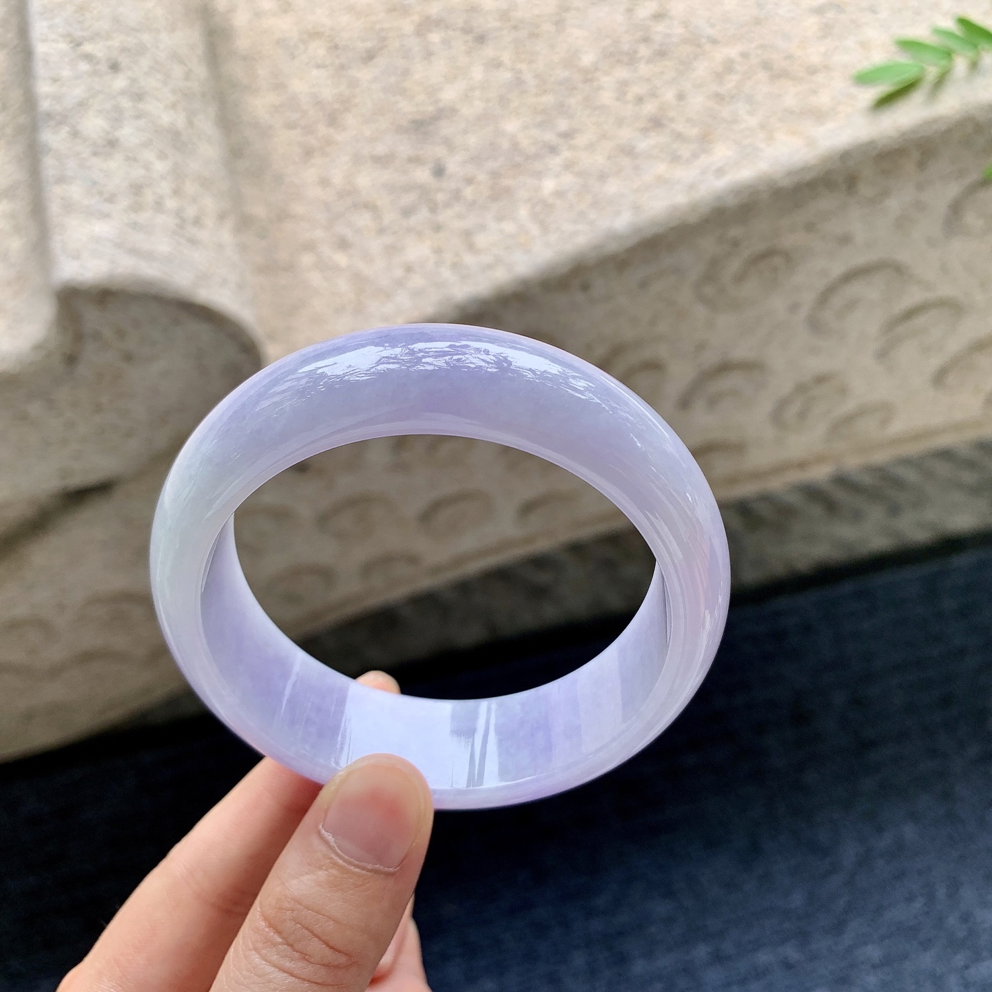 正圈58 59，圈口59/18.2/8.2，编码HJ081818，描述宽版，水润，种老，细腻，无裂。