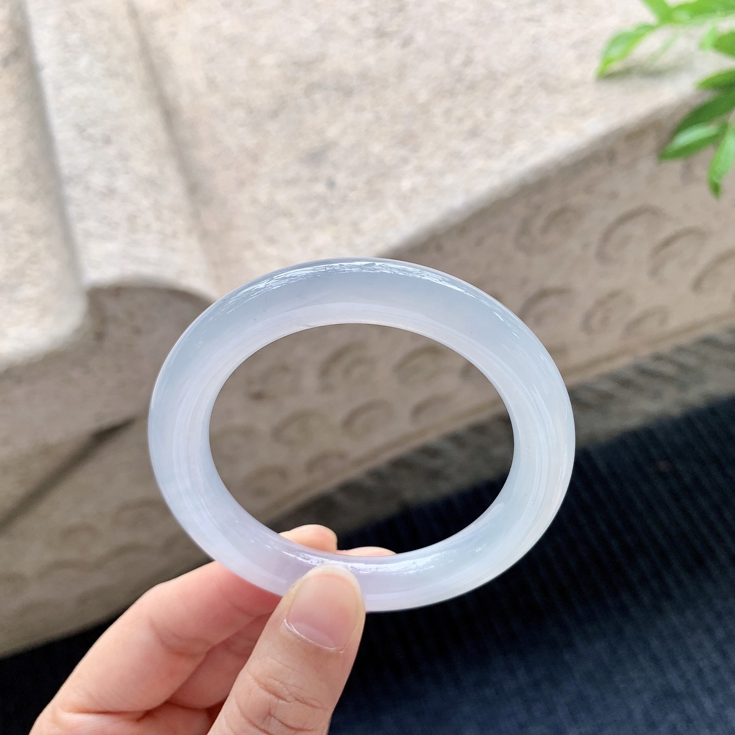 圆条50 51，圈口51.1/9.8/9.6，编码C5081764，冰种，清透，水润，种老，细腻，有棉纹。