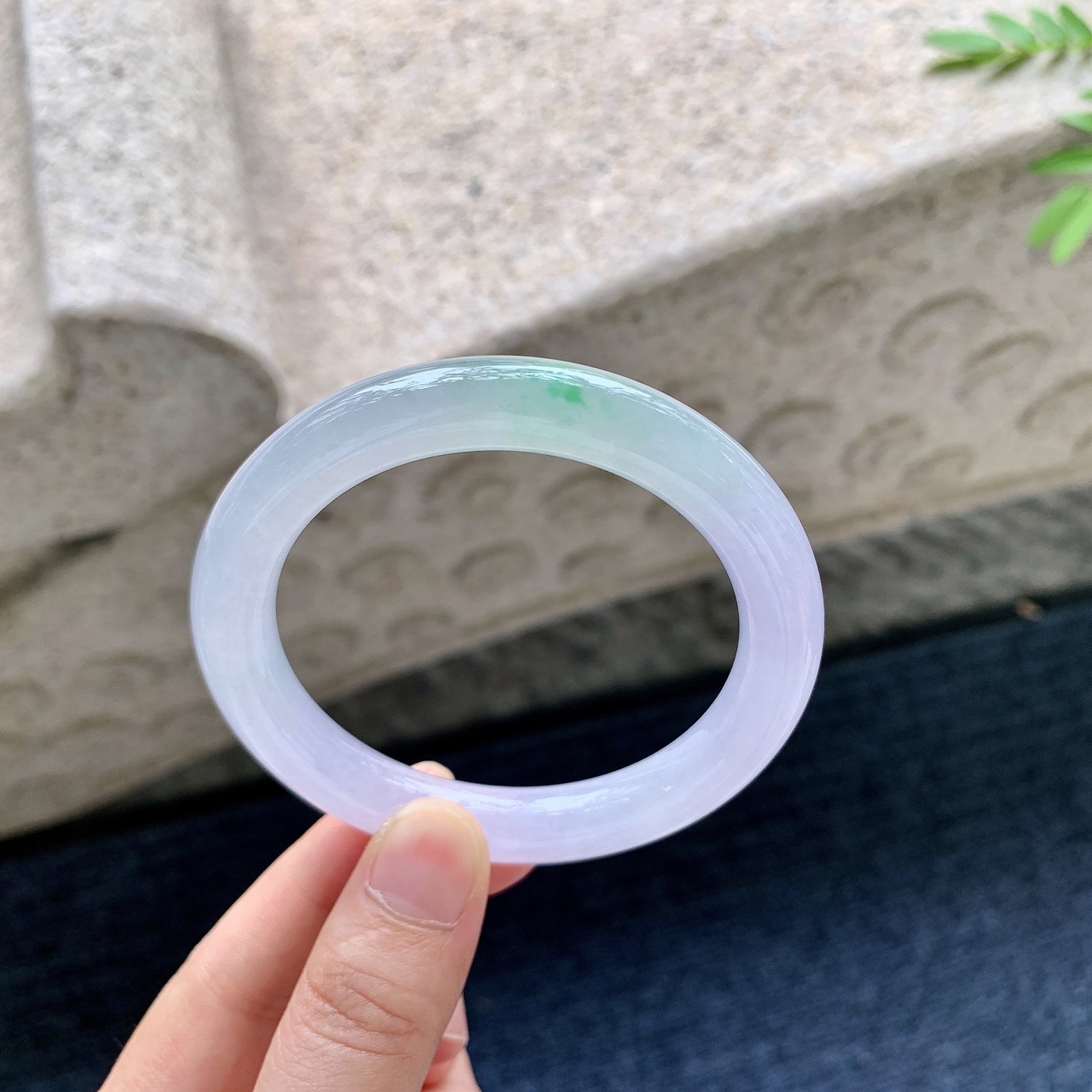 圆条54 55，圈口54.8/9.7/9.3，编码G9081842，糯冰椿彩，水润，种老，细腻，打灯有纹线