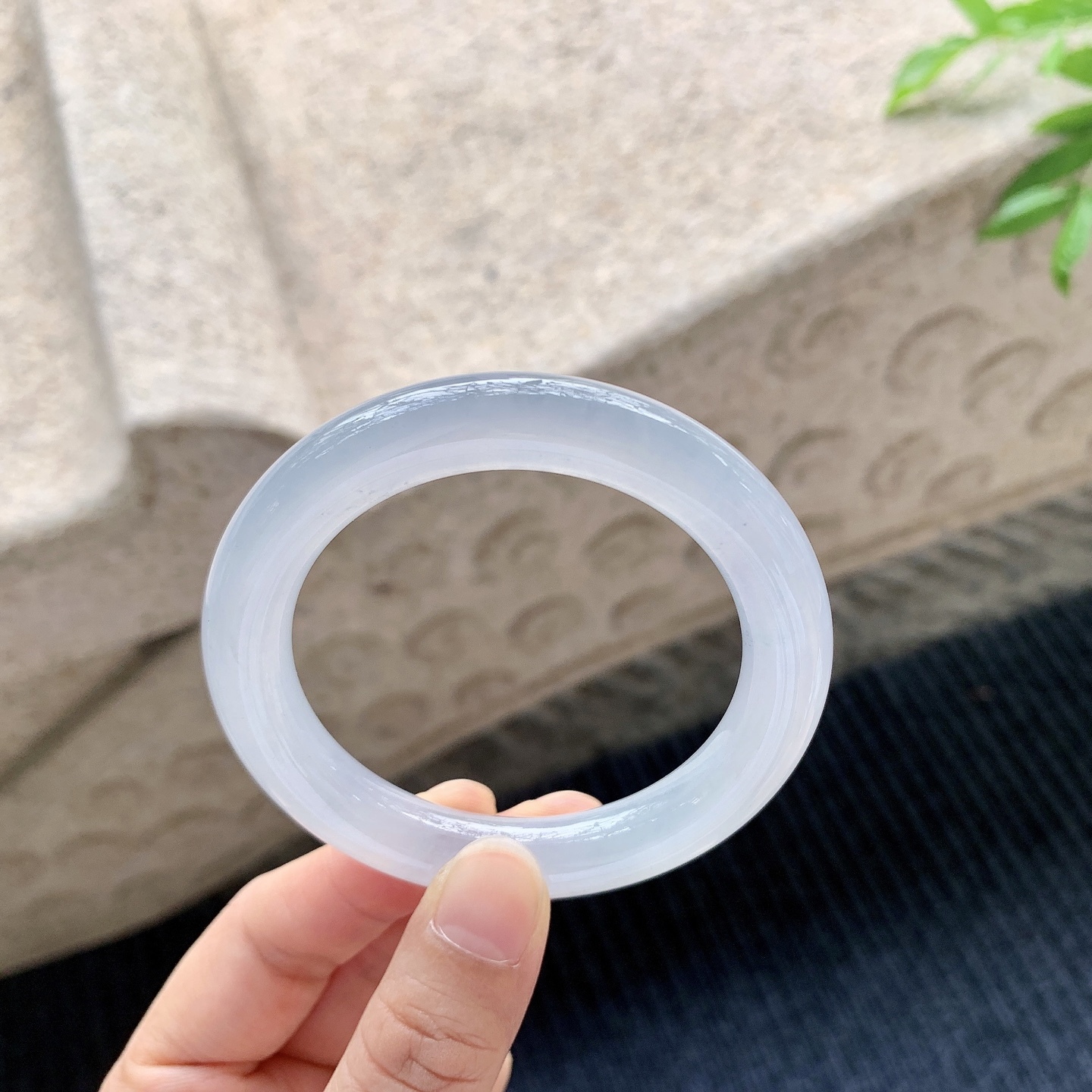 圆条50 51，圈口51.1/9.8/9.6，编码C5081764，冰种，清透，水润，种老，细腻，有棉纹。