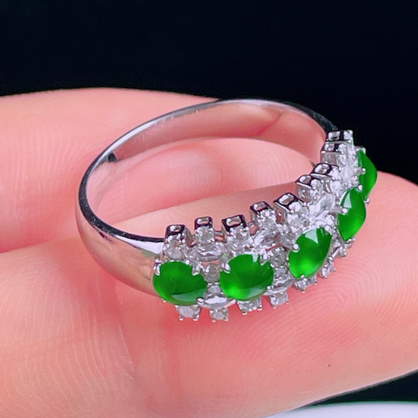 ️冰绿戒指，18k金镶嵌，老种起光，细底通透，尺寸：裸石3.8/3.8/2mm0817