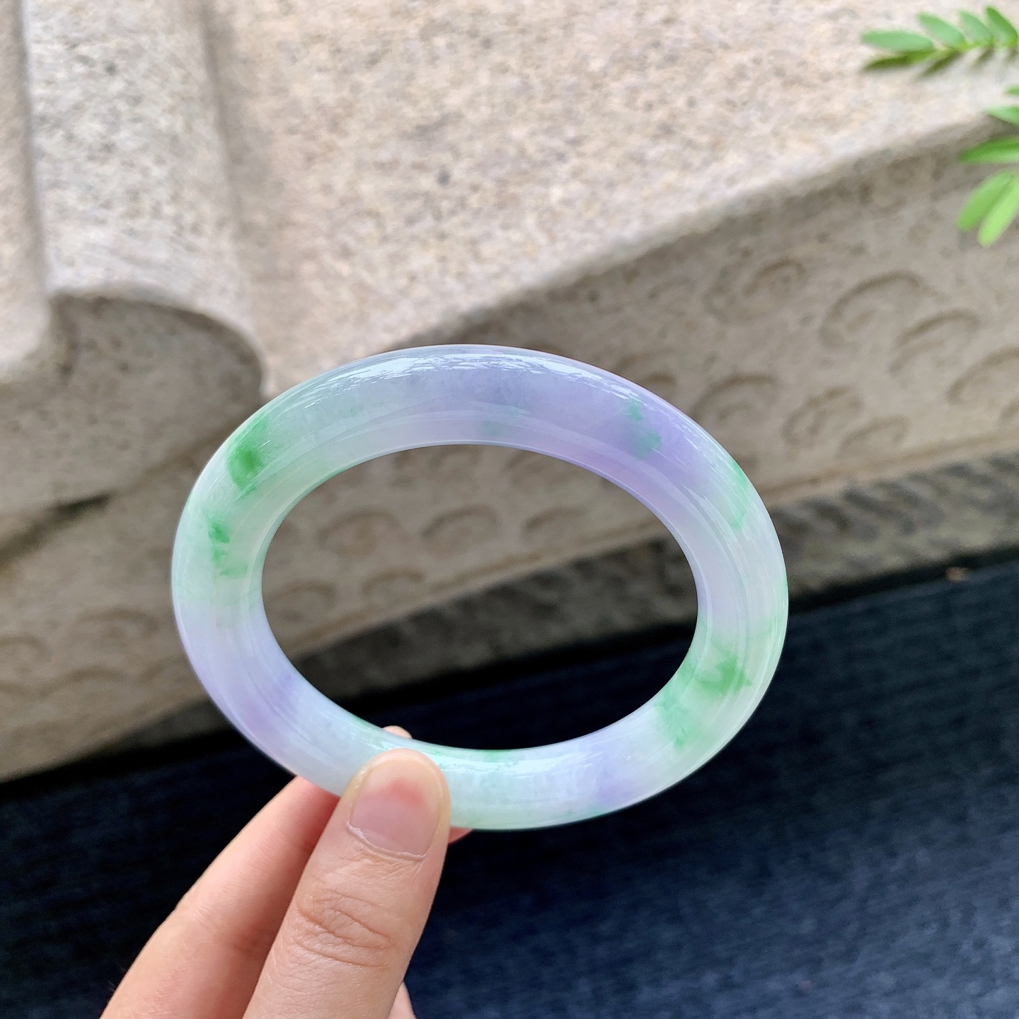 圆条60 61，圈口60.3/11.6/11.7，编码G9081841，糯冰椿彩，水润，种老，细腻，打灯有絮线