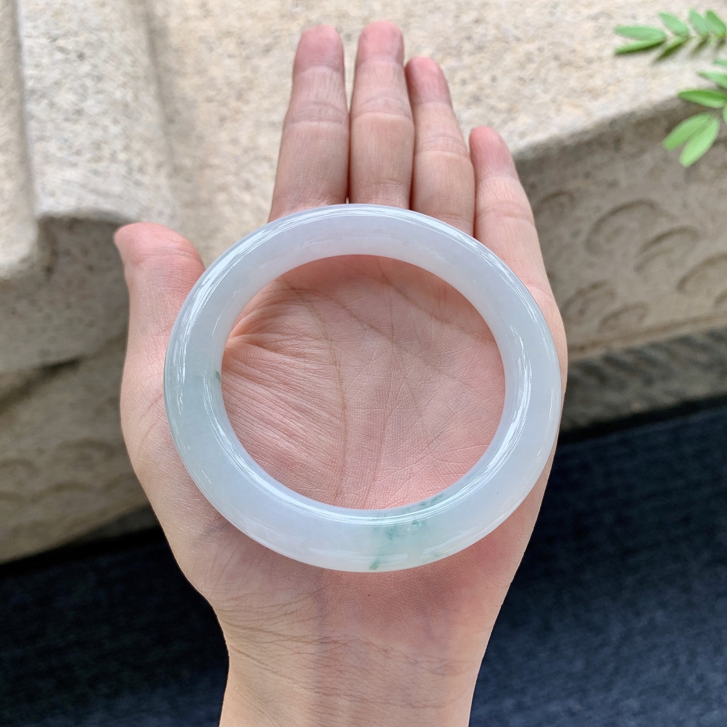 圆条54 55，圈口54.3/10.4/10.2，编码AD081807，细糯飘花，水润，种老，细腻，