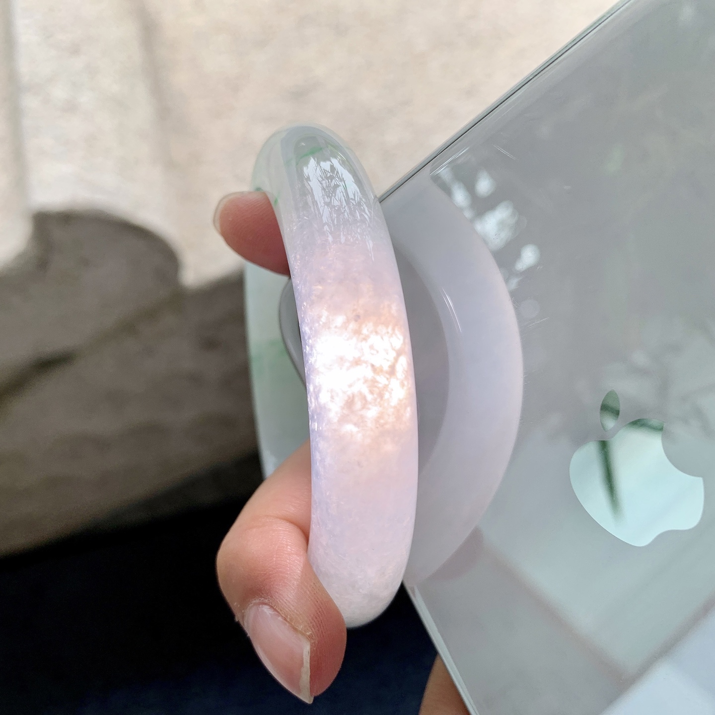 正圈54 55，圈口55.3/12.6/9.8，编码NK081702，描述冰飘绿，清透，水润，种老，细腻，打灯有絮线