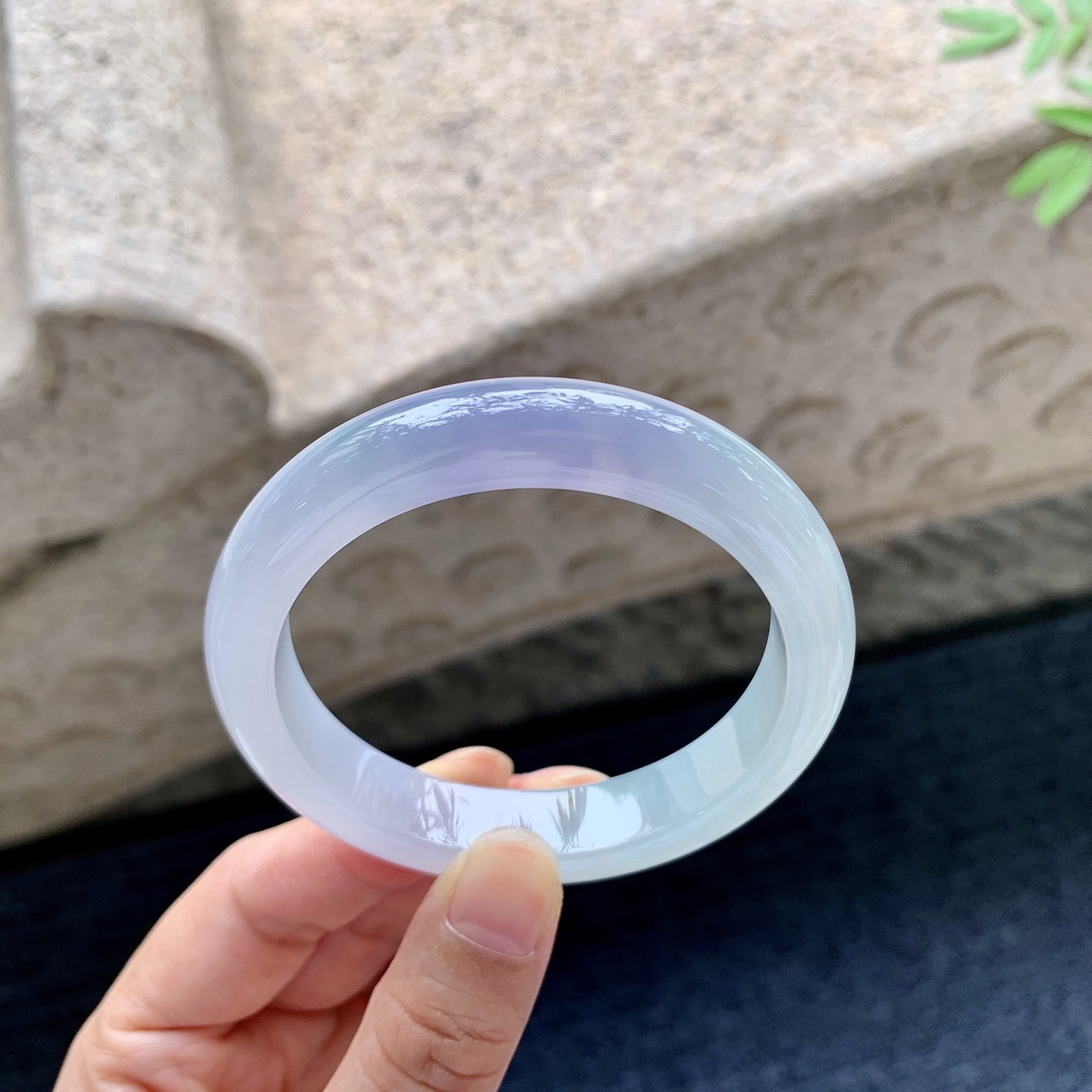 正圈52 53，圈口53.2/11.4/8，编码C11081719，描述糯冰春彩，水润，种老，细腻，打灯有棉线