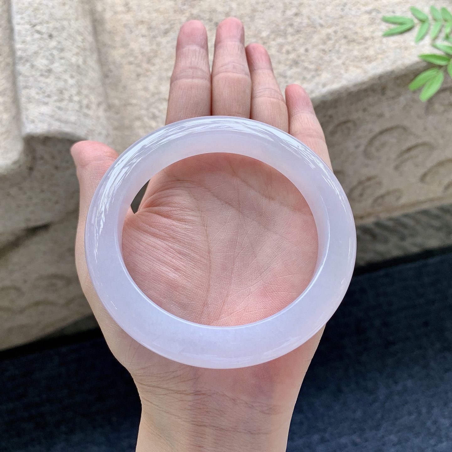 正圈61 62，圈口62.8/12.2/10.7，编码BA081724，糯冰粉紫，水润，种老，细腻，打灯有棉线