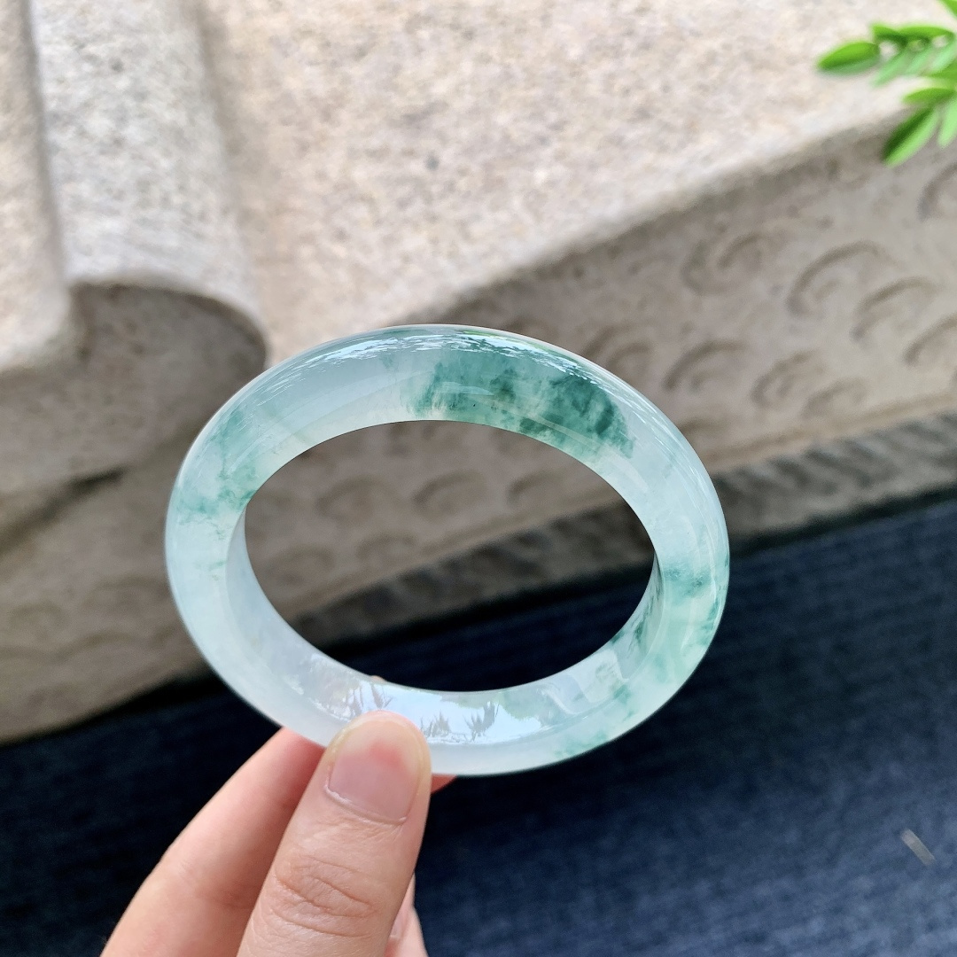 正圈57 57，圈口57/11.6/9.4，编码W6081623，冰飘花，清透，水润，种老，细腻，无裂。
